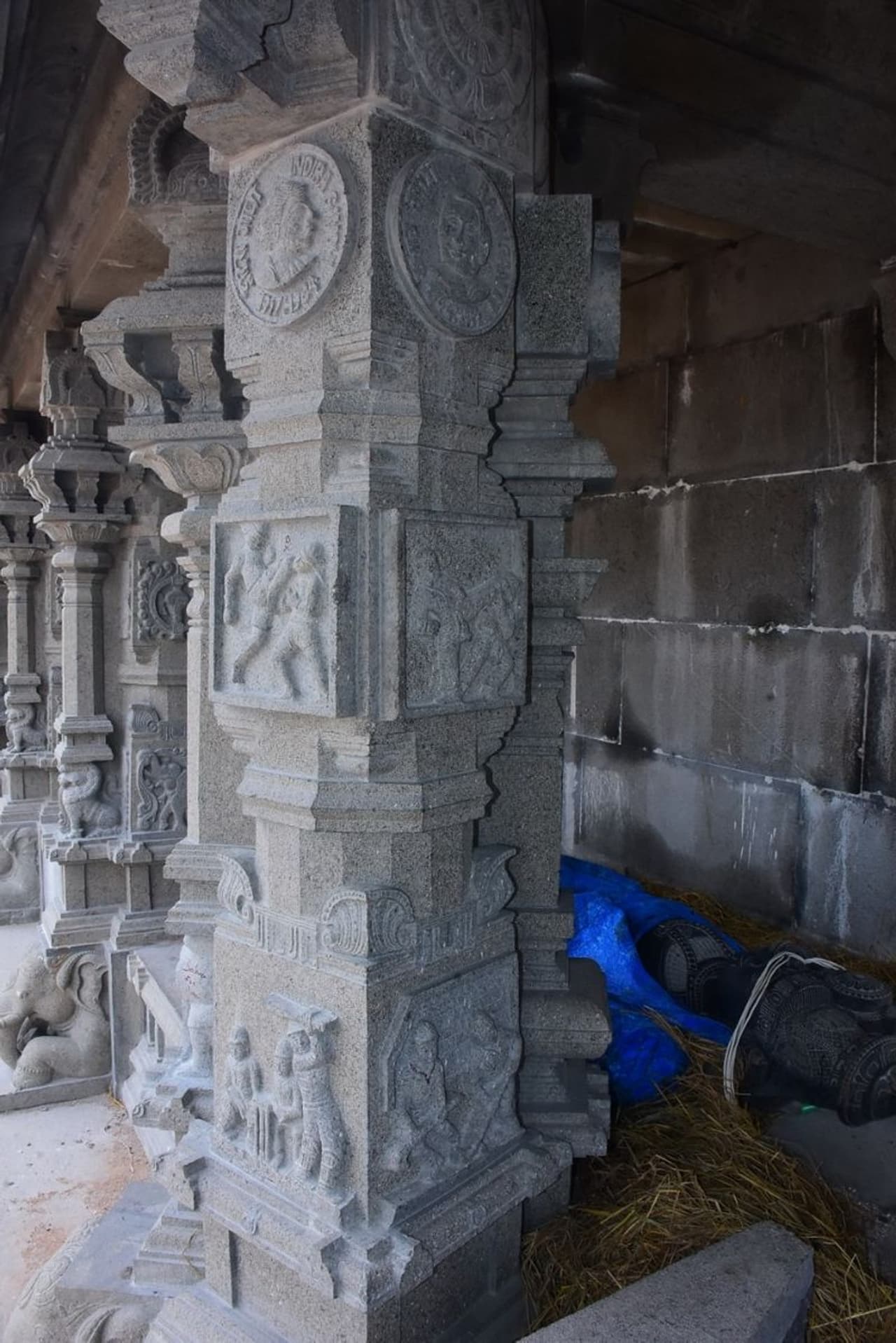 యాదాద్రి శిలలపై శిల్పాలు ఇలా చెక్కారు...