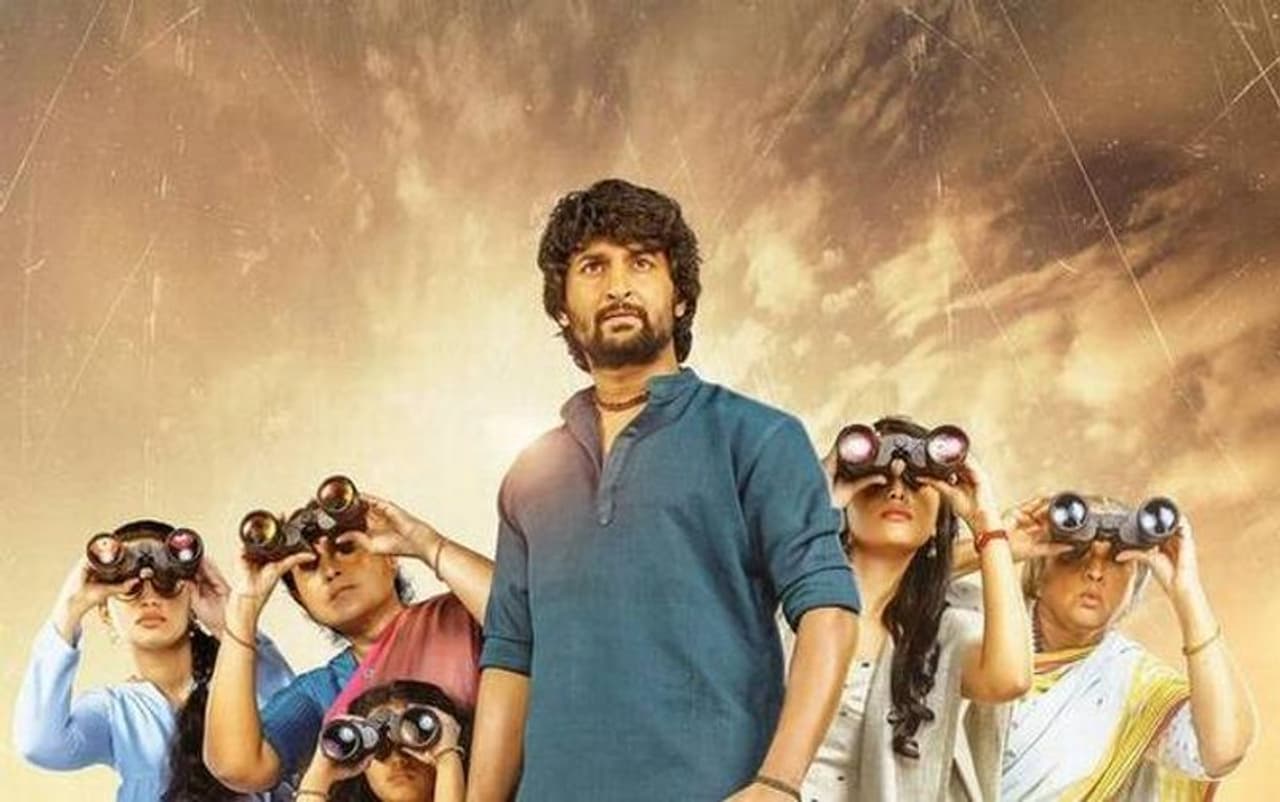 నాని హీరోగా నటించిన చిత్రం ‘గ్యాంగ్లీడర్’. ప్రియాంక మోహన్ హీరోయిన్ గా రూపొందుతున్న ఈ చిత్రంలో విక్రమ్ కె.కుమార్ దర్శకుడు. కార్తికేయ విలన్ గా నటించారు. నవీన్ యెర్నేని, యలమంచిలి రవిశంకర్, మోహన్ చెరుకూరి (సీవీఎమ్) నిర్మిస్తున్నారు. సెప్టెంబరు 13న చిత్రాన్ని ప్రేక్షకుల ముందుకు తీసుకొస్తున్నారు. ఇప్పటికే విడుదలైన ఈ చిత్రం ట్రైలర్ ఫుల్ ఫన్ గా ఈ సినిమా ఉండబోతోందని క్లూ ఇచ్చింది. ఈ నేపధ్యంలో ఈ చిత్రం కథేమిటి అనేది అంతటా చర్చనీయాంసంగా మారింది. అలాగే ఫిల్మ్ నగర్ టాక్ ఏమిటనేది చూద్దాం. నాని హీరోగా నటించిన చిత్రం ‘గ్యాంగ్లీడర్’. ప్రియాంక మోహన్ హీరోయిన్ గా రూపొందుతున్న ఈ చిత్రంలో విక్రమ్ కె.కుమార్ దర్శకుడు. కార్తికేయ విలన్ గా నటించారు. నవీన్ యెర్నేని, యలమంచిలి రవిశంకర్, మోహన్ చెరుకూరి (సీవీఎమ్) నిర్మిస్తున్నారు. సెప్టెంబరు 13న చిత్రాన్ని ప్రేక్షకుల ముందుకు తీసుకొస్తున్నారు. ఇప్పటికే విడుదలైన ఈ చిత్రం ట్రైలర్ ఫుల్ ఫన్ గా ఈ సినిమా ఉండబోతోందని క్లూ ఇచ్చింది. ఈ నేపధ్యంలో ఈ చిత్రం కథేమిటి అనేది అంతటా చర్చనీయాంసంగా మారింది. అలాగే ఫిల్మ్ నగర్ టాక్ ఏమిటనేది చూద్దాం.