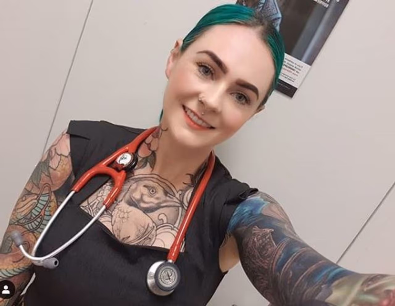 ವೈದ್ಯೆಯಾಗಿರುವ Sarah Gray, 31 ವರ್ಷದ ಈಕೆ ಆಸ್ಟ್ರೇಲಿಯಾ ನಿವಾಸಿ. ಸದ್ಯ ಎಡಿಲೇಡ್ ನ ಹಾಸ್ಪಿಟಲ್ ಒಂದರಲ್ಲಿ ಸೇವೆ ಸಲ್ಲಿಸುತ್ತಿದ್ದಾರೆ. ವೈದ್ಯೆಯಾಗಿರುವ Sarah Gray, 31 ವರ್ಷದ ಈಕೆ ಆಸ್ಟ್ರೇಲಿಯಾ ನಿವಾಸಿ. ಸದ್ಯ ಎಡಿಲೇಡ್ ನ ಹಾಸ್ಪಿಟಲ್ ಒಂದರಲ್ಲಿ ಸೇವೆ ಸಲ್ಲಿಸುತ್ತಿದ್ದಾರೆ.