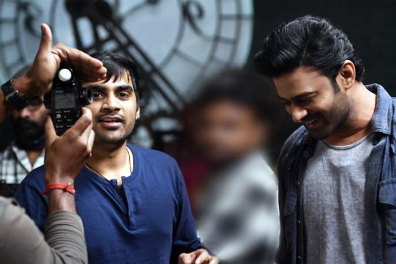 నేరం చేసినట్లు...: 'నేను ప్రభాస్ సర్‌తో సినిమా చేశాను. నా నిర్మాతలు, నేను కథను నమ్మి తీశాం. భారీగా ప్రేక్షకులు వచ్చి ఈ చిత్రం చూశారు. అయినప్పటికీ నేను ఏదో నేరం చేసినట్లు ట్రీట్ చేస్తున్నారు'' అని సుజీత్ అన్నారు.