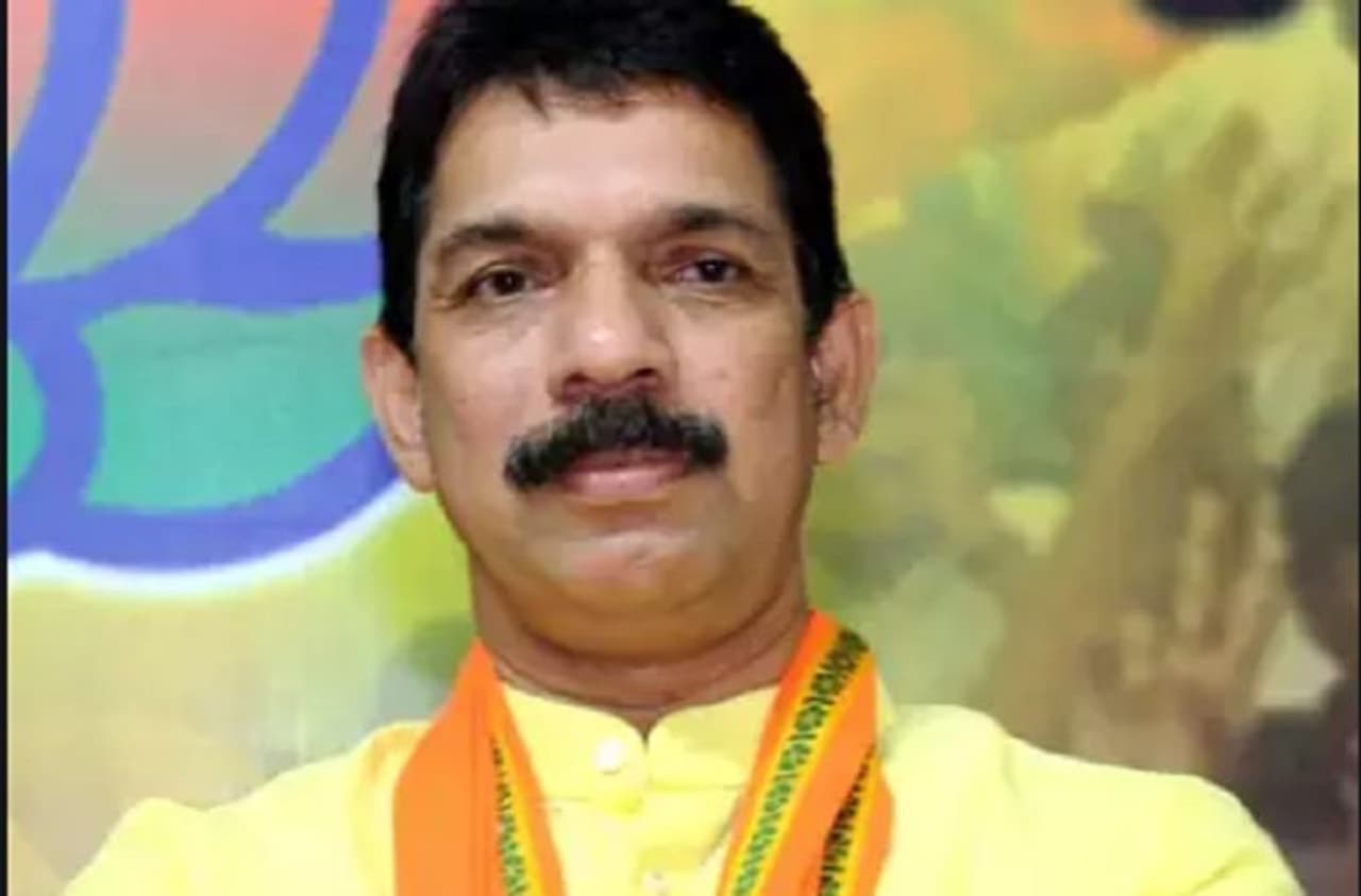 <p>Karnataka BJP state unit President Nalin Kumar Kateel on Sunday said he has tested positive for COVID 19 and has been admitted to hospital with no symptoms.</p> <p>Karnataka BJP state unit President Nalin Kumar Kateel on Sunday said he has tested positive for COVID 19 and has been admitted to hospital with no symptoms.</p>