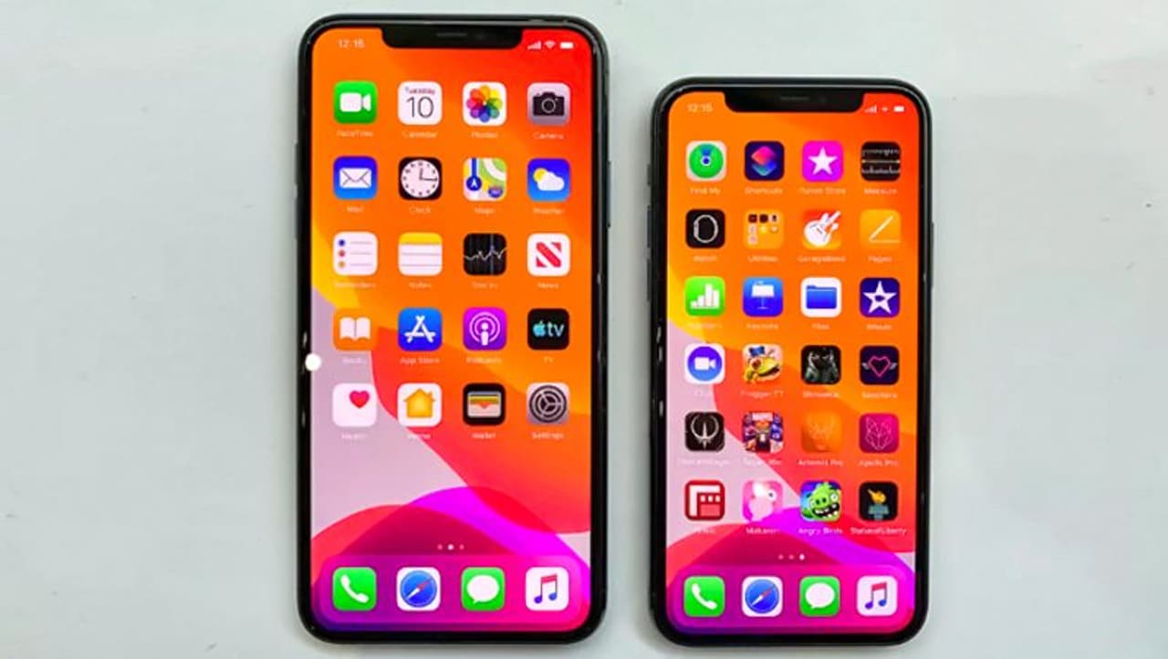 <p><strong>ഐഫോണ്‍ 11&nbsp;</strong></p><p>ആമസോണ്‍ ഗ്രേറ്റ് ഇന്ത്യന്‍ ഫെസ്റ്റിവല്‍ സെയില്‍ 49,999 രൂപയ്ക്കാണ് ഐഫോണ്‍ 11 വില്‍ക്കുന്നത്. ഇത് ഐഫോണ്‍ 11 ലെ ഏറ്റവും കുറഞ്ഞ വിലയല്ല, കാരണം ആമസോണ്‍ വില്‍പ്പനയുടെ മുന്‍ പതിപ്പ് വളരെ കുറഞ്ഞ വിലയ്ക്ക് വിറ്റു. എന്തായാലും, നിങ്ങള്‍ക്ക് എങ്ങനെയെങ്കിലും നേരത്തെ നഷ്ടമായെങ്കില്‍, 5,000 രൂപ കിഴിവോടെ ഐഫോണ്‍ 11 നേടാനുള്ള അവസരമാണിത്. നിങ്ങള്‍ക്ക് ക്രെഡിറ്റ് കാര്‍ഡ്, ഡെബിറ്റ് കാര്‍ഡ് ഡിസ്‌കൗണ്ട് ഉണ്ടെങ്കില്‍ അത് ഇതിനു പുറമേയാണ്.&nbsp;</p>