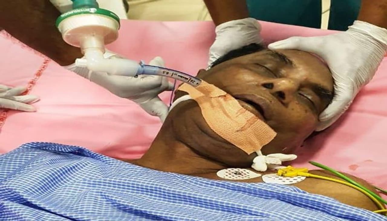 ఈ నెల 16వ తేదీన కోడెల శివప్రసాద్ రావు తన ఇంట్లోనే ఉరేసుకొని ఆత్మహత్యకు పాల్పడ్డాడు. ఈ ఘటనను అనుమానాస్పద మృతిగా పరిగణించిన పోలీసు శాఖ కేసు నమోదు చేసుకొని దర్యాప్తు చేస్తోంది. ఈ నెల 16వ తేదీన కోడెల శివప్రసాద్ రావు తన ఇంట్లోనే ఉరేసుకొని ఆత్మహత్యకు పాల్పడ్డాడు. ఈ ఘటనను అనుమానాస్పద మృతిగా పరిగణించిన పోలీసు శాఖ కేసు నమోదు చేసుకొని దర్యాప్తు చేస్తోంది.