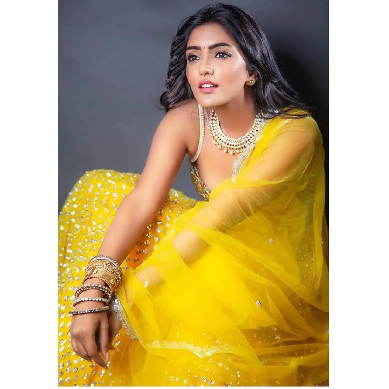 (Courtesy:Instagram) ఈషా రెబ్బా బందిపోటు, అమీతుమీ, దర్శకుడు లాంటి చిత్రాల్లో నటించింది. (Courtesy:Instagram) ఈషా రెబ్బా బందిపోటు, అమీతుమీ, దర్శకుడు లాంటి చిత్రాల్లో నటించింది.