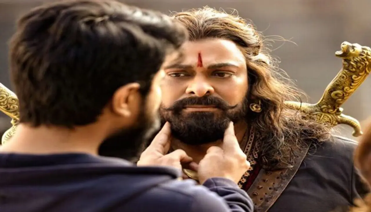 మెగాస్టార్ చిరంజీవి నటించిన పీరియాడిక్ డ్రామా సైరా నరసింహారెడ్డి అక్టోబర్ 2వ తారీఖున విడుదలవుతున్న విషయం అందరికి తెలిసిందే. ఈ చిత్ర టీజర్ ని ఇప్పటికే రిలీజ్ చేశారు కూడా. నేటి సాయంత్రం 5.30 కు చిత్ర ట్రైలర్ ను విడుదల చేస్తున్నారు. వాస్తవానికి ఇవ్వాళ ప్రీ రిలీజ్ ఈవెంట్ ఎల్బీ స్టేడియంలో భారీ ఎత్తున నిర్వహించాలని చిత్ర యూనిట్ ప్లాన్ చేసింది. కాకపోతే అనివార్య కారణాల వల్ల ఈ ప్రీ రిలీజ్ ఈవెంట్ ను 22వ తేదికి వాయిదా వేసింది. మెగాస్టార్ చిరంజీవి నటించిన పీరియాడిక్ డ్రామా సైరా నరసింహారెడ్డి అక్టోబర్ 2వ తారీఖున విడుదలవుతున్న విషయం అందరికి తెలిసిందే. ఈ చిత్ర టీజర్ ని ఇప్పటికే రిలీజ్ చేశారు కూడా. నేటి సాయంత్రం 5.30 కు చిత్ర ట్రైలర్ ను విడుదల చేస్తున్నారు. వాస్తవానికి ఇవ్వాళ ప్రీ రిలీజ్ ఈవెంట్ ఎల్బీ స్టేడియంలో భారీ ఎత్తున నిర్వహించాలని చిత్ర యూనిట్ ప్లాన్ చేసింది. కాకపోతే అనివార్య కారణాల వల్ల ఈ ప్రీ రిలీజ్ ఈవెంట్ ను 22వ తేదికి వాయిదా వేసింది.