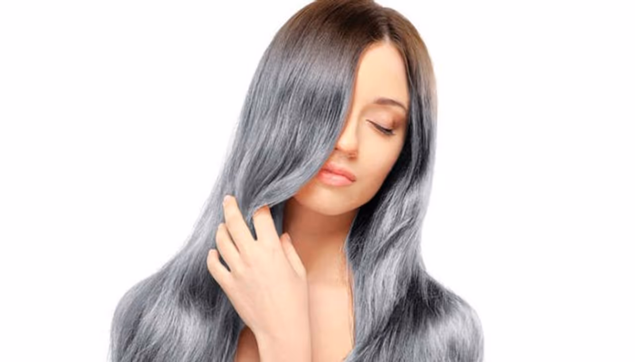 <p>ಎಲ್ಲಾ ಹುಡುಗಿಯರಲ್ಲಿ ಕೂದಲು ಅತ್ಯಂತ ಆಕರ್ಷಕ ಭಾಗವಾಗಿದೆ ಎಂಬುದರಲ್ಲಿ ಸಂದೇಹವಿಲ್ಲ. ಪ್ರತಿಯೊಬ್ಬರೂ ಉತ್ತಮವಾಗಿ ಕಾಣಬೇಕೆಂದು ಬಯಸುತ್ತಾರೆ ಮತ್ತು ನಿಮ್ಮ ಕೂದಲು ಸ್ವಲ್ಪ ಗಮನವನ್ನು ಸೆಳೆಯುವ ಒಂದು ವೈಶಿಷ್ಟ್ಯವಾಗಿದೆ.&nbsp;</p>