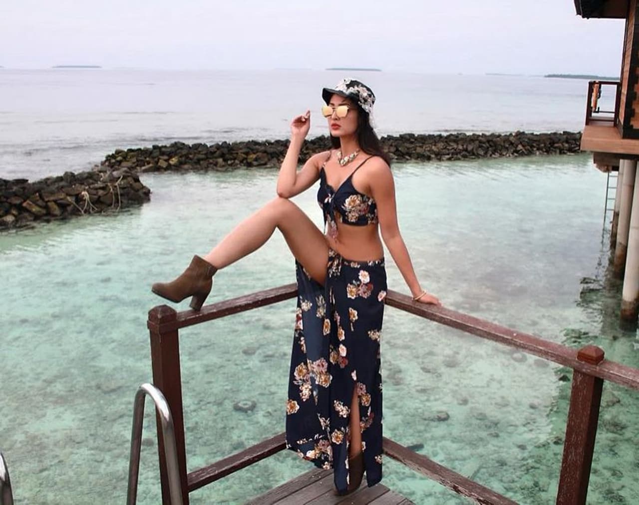 మోడల్ గా క్లిక్కయిన ఈ బ్యూటీ గురించి నెటిజన్స్ కి బాగా తెలిసే ఉంటుంది. విదిషా శ్రీ వాస్తవ హాట్ ఫొటోస్ తో నిత్యం ఇంటర్నెట్ ని షేక్ చేస్తూనే ఉంటుంది. మోడల్ గా క్లిక్కయిన ఈ బ్యూటీ గురించి నెటిజన్స్ కి బాగా తెలిసే ఉంటుంది. విదిషా శ్రీ వాస్తవ హాట్ ఫొటోస్ తో నిత్యం ఇంటర్నెట్ ని షేక్ చేస్తూనే ఉంటుంది.