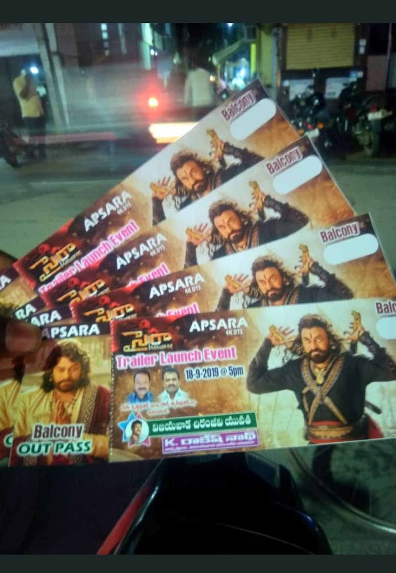 మెగాస్టార్ చిరంజీవి నటించిన సైరా నరసింహారెడ్డి చిత్రం అక్టోబర్ 2న గ్రాండ్ రిలీజ్ కు సిద్ధం అవుతోంది. మెగాస్టార్ చిరంజీవి నటించిన సైరా నరసింహారెడ్డి చిత్రం అక్టోబర్ 2న గ్రాండ్ రిలీజ్ కు సిద్ధం అవుతోంది.