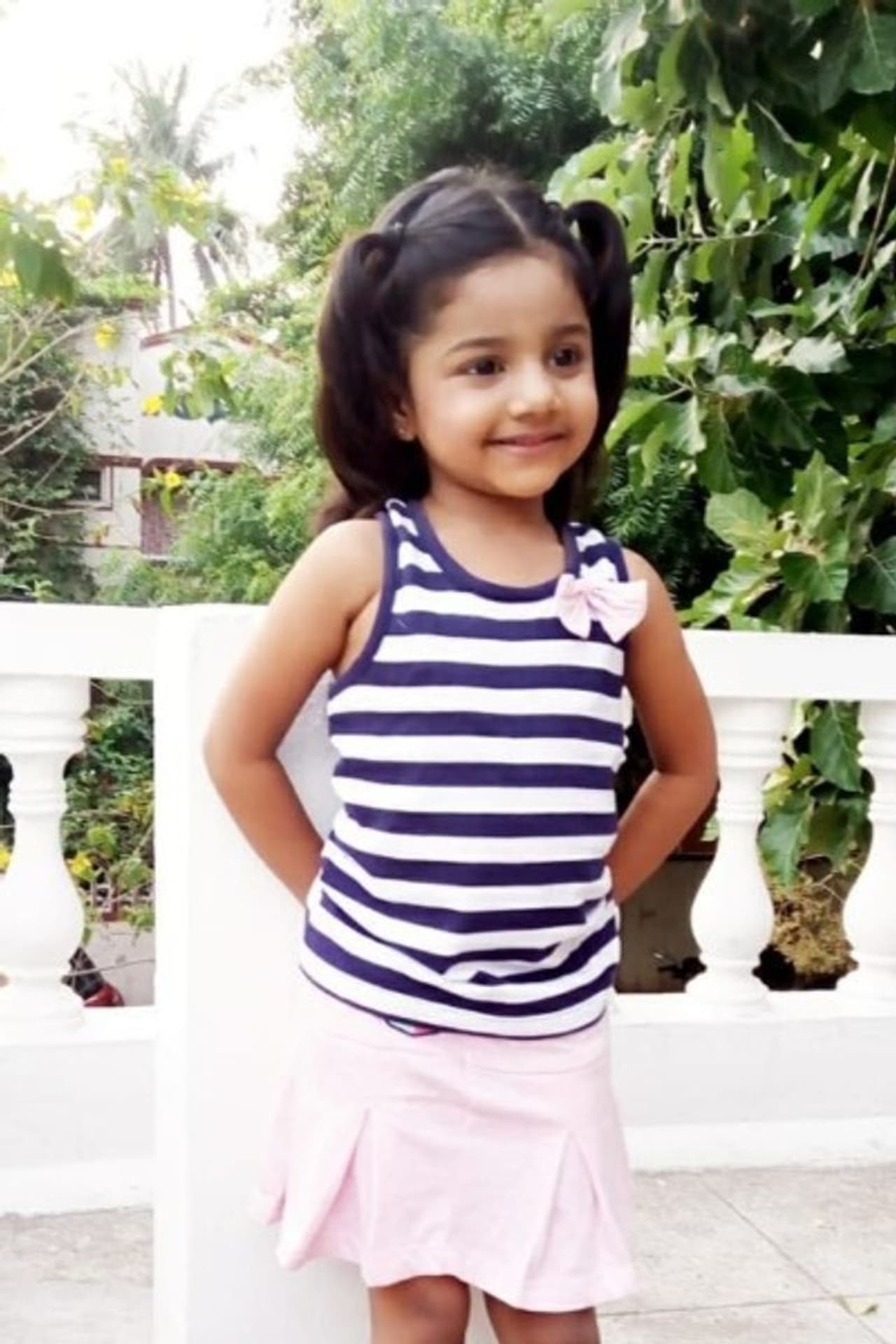 கியூட் உடையில் குட்டி மானஸ்வி கியூட் உடையில் குட்டி மானஸ்வி