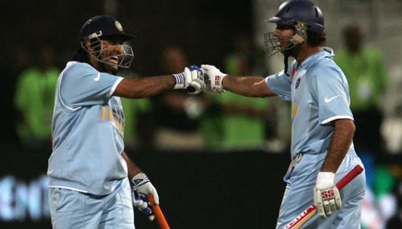 భారత క్రికెట్ చరిత్రలోనే నిలిచిపోయే ఎన్నో అద్భుతమైన ఇన్నింగ్స్ లను మాజీ క్రికెటర్ యువరాజ్ సింగ్ బ్యాట్ నుండి జాలువారాయి. ముఖ్యంగా 2007 టీ20 వరల్డ్ కప్, 2011 వన్డే వరల్డ్ కప్...ఈ రెండు మెగా టోర్నీలలోనూ అతడి ఆట అత్యద్భుతం. ఈ రెండు ప్రపంచ కప్ లను టీమిండియా అందించింది ఘనత అతడిదే అనడంలో ఎలాంటి అతిశయోక్తి లేదు. ఇలా అతడు టీమిండియాకు అంతర్జాతీయ క్రికెట్ లోనే అత్యున్నత ట్రోఫీలను అందించినా రాని క్రేజ్ కేవలం ఒకే ఒక ఇన్నింగ్స్ ద్వారా వచ్చింది. అదే ''ఆరు బంతుల్లో ఆరు సిక్సర్ల'' సూపర్ షో. భారత క్రికెట్ చరిత్రలోనే నిలిచిపోయే ఎన్నో అద్భుతమైన ఇన్నింగ్స్ లను మాజీ క్రికెటర్ యువరాజ్ సింగ్ బ్యాట్ నుండి జాలువారాయి. ముఖ్యంగా 2007 టీ20 వరల్డ్ కప్, 2011 వన్డే వరల్డ్ కప్...ఈ రెండు మెగా టోర్నీలలోనూ అతడి ఆట అత్యద్భుతం. ఈ రెండు ప్రపంచ కప్ లను టీమిండియా అందించింది ఘనత అతడిదే అనడంలో ఎలాంటి అతిశయోక్తి లేదు. ఇలా అతడు టీమిండియాకు అంతర్జాతీయ క్రికెట్ లోనే అత్యున్నత ట్రోఫీలను అందించినా రాని క్రేజ్ కేవలం ఒకే ఒక ఇన్నింగ్స్ ద్వారా వచ్చింది. అదే ''ఆరు బంతుల్లో ఆరు సిక్సర్ల'' సూపర్ షో.