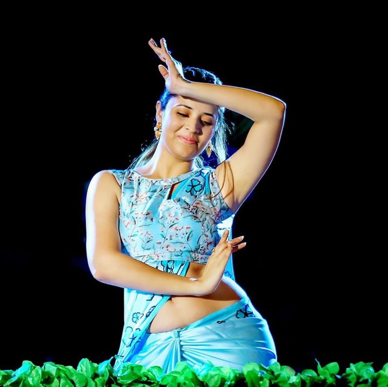 అనసూయ 4 లక్షలు