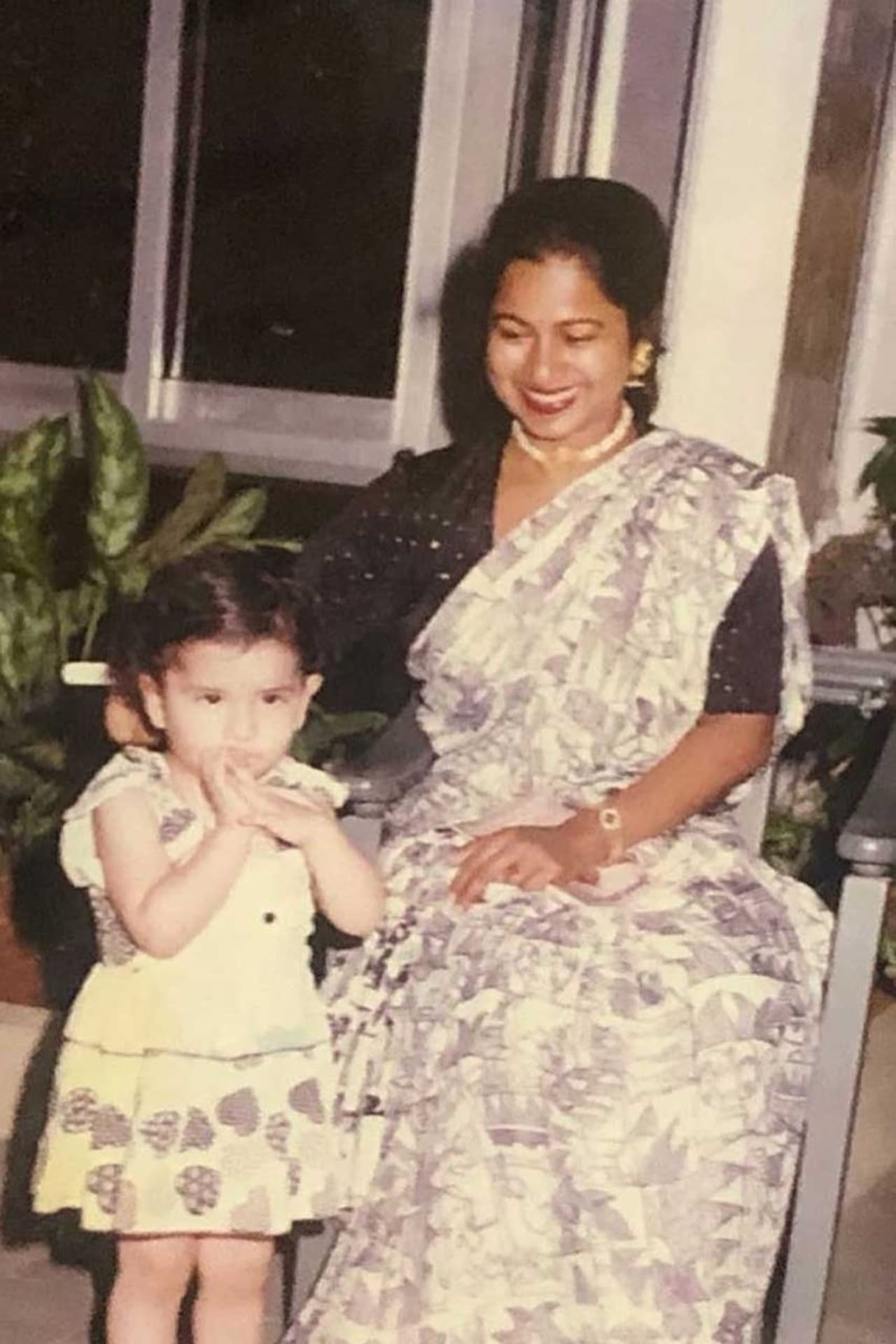 மகளுடன் இருக்கும் ராதிகா மகளுடன் இருக்கும் ராதிகா