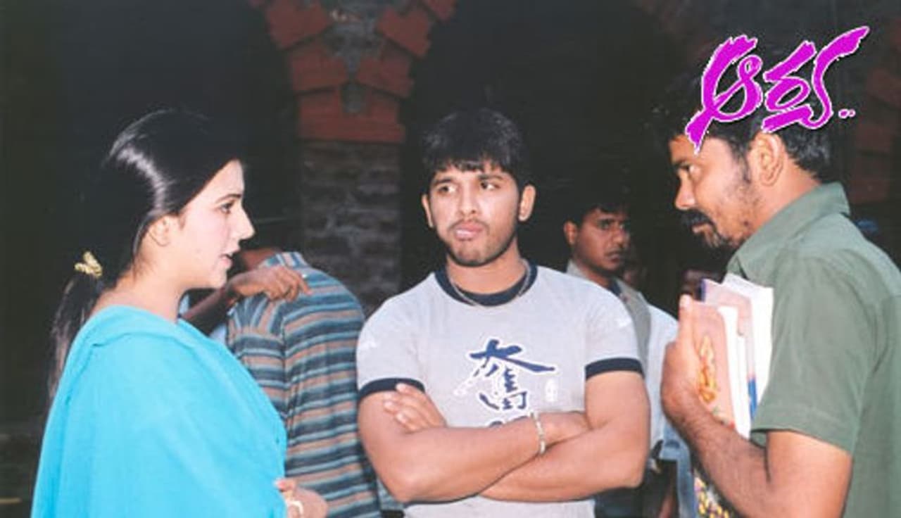 సుకుమార్ మొదట వివి.వినాయక్ దిల్ సినిమాకు అసిస్టెంట్ డైరెక్టర్ గా పని చేశారు. ఓ విధంగా సుక్కు సినీ గురువు వినాయక్. సుకుమార్ మొదట వివి.వినాయక్ దిల్ సినిమాకు అసిస్టెంట్ డైరెక్టర్ గా పని చేశారు. ఓ విధంగా సుక్కు సినీ గురువు వినాయక్.