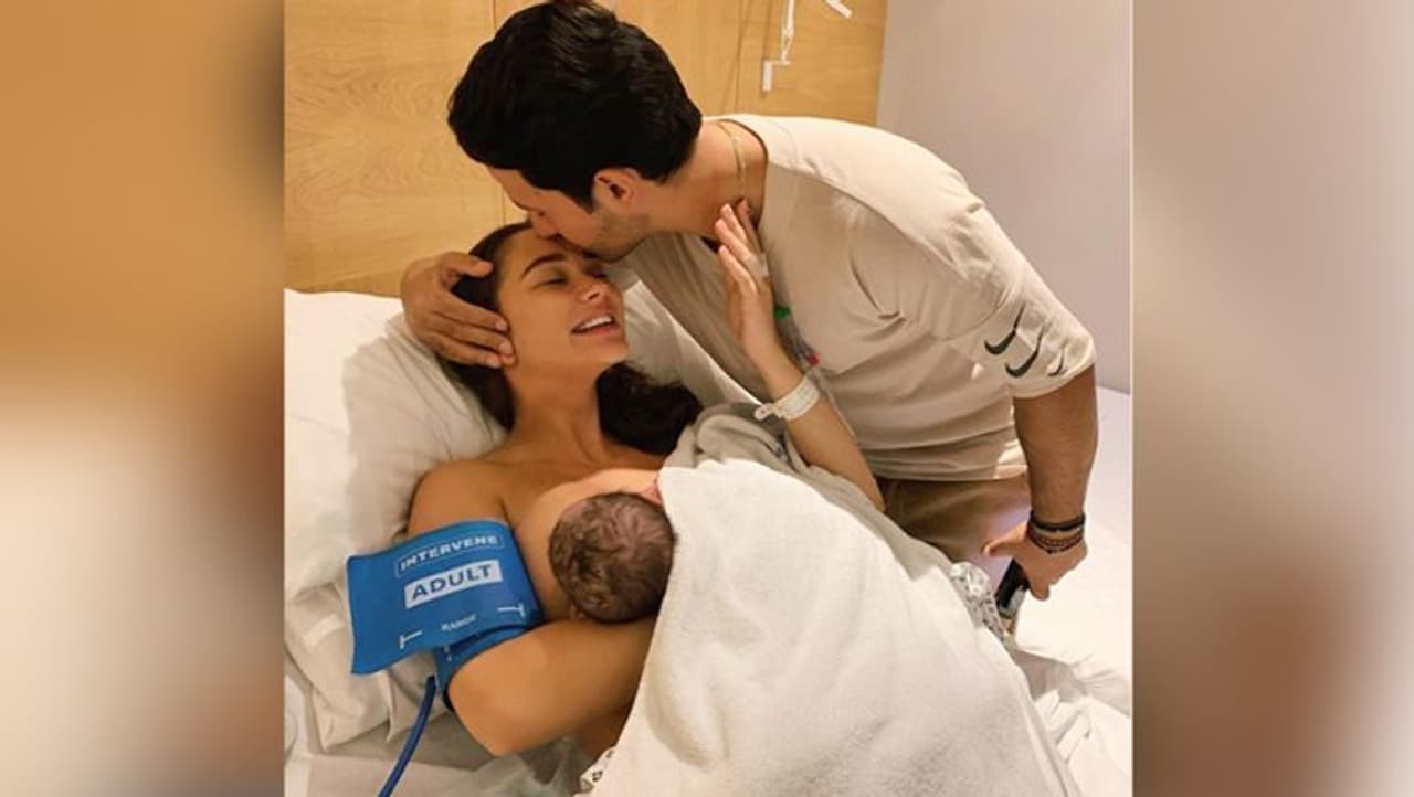 एमी जैक्सन ने बेटे को जन्म दिया है।