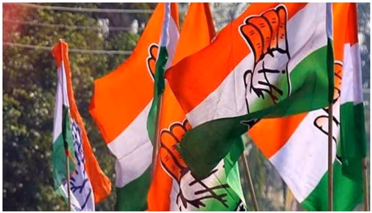 ఒకే కుటుంబానికి ఒకే సీటు అనే నిబంధన కాంగ్రెస్ పార్టీలో కొందరు నేతల కుటుంబాలకు వర్తించదా అని ఆ పార్టీకి చెందిన కొందరు నేతలు ప్రశ్నిస్తున్నారు. గత ఏడాది జరిగిన అసెంబ్లీ, ఈ ఏడాది జరిగిన పార్లమెంట్ ఎన్నికల్లో రెండు సీట్ల కోసం ప్రయత్నించి కొందరు కాంగ్రెస్ సీనియర్లు విఫలమయ్యారు.