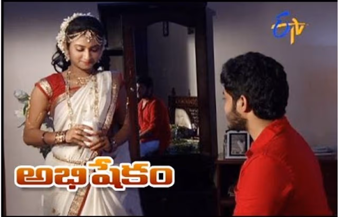 అభిషేకం 3319 (4 సెప్టెంబర్ ) పదేళ్ల నుంచి ఈ సీరియల్ నిర్విరామంగా కొనసాగుతోంది.