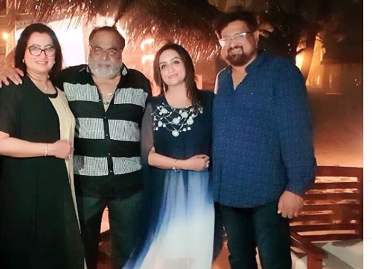 ಸುಮಲತಾ ತಂದೆ ಮದನ್ ಮೋಹನ್ ಹಾಗೂ ತಾಯಿ ರೂಪ. ಸುಮಲತಾ ತಂದೆ ಮದನ್ ಮೋಹನ್ ಹಾಗೂ ತಾಯಿ ರೂಪ.