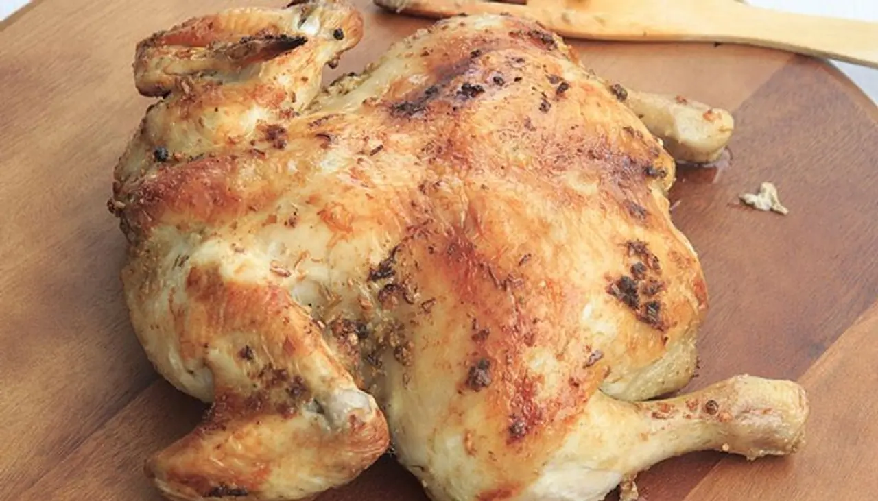 <p>Chicken is one of the best sources of lean protein for non vegetarians. It is also one of the most popular meats out there, as it is cheaper than other meats and more easily available to a majority of meat eaters.</p> <p>Chicken is one of the best sources of lean protein for non vegetarians. It is also one of the most popular meats out there, as it is cheaper than other meats and more easily available to a majority of meat eaters.</p>