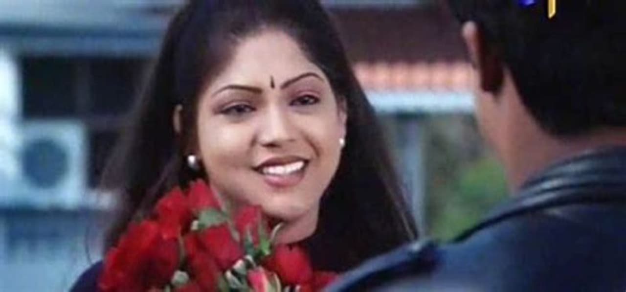 ఎన్టీఆర్, రవీనా రాజ్ పుత్: ఎన్టీఆర్ కు జోడిగా నటించిన తొలి హీరోయిన్ రవీనా రాజ్ పుత్. వీరిద్దరూ నిన్ను చూడాలని చిత్రంలో జంటగా నటించారు. ఎన్టీఆర్, రవీనా రాజ్ పుత్: ఎన్టీఆర్ కు జోడిగా నటించిన తొలి హీరోయిన్ రవీనా రాజ్ పుత్. వీరిద్దరూ నిన్ను చూడాలని చిత్రంలో జంటగా నటించారు.