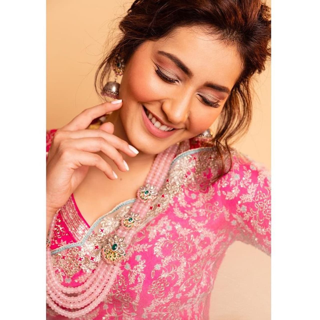 (Photo Courtesy__Instagram) 'ఊహలు గుసగుసలాడే' చిత్రంతో టాలీవుడ్ ఎంట్రీ ఇచ్చింది రాశీ ఖన్నా.