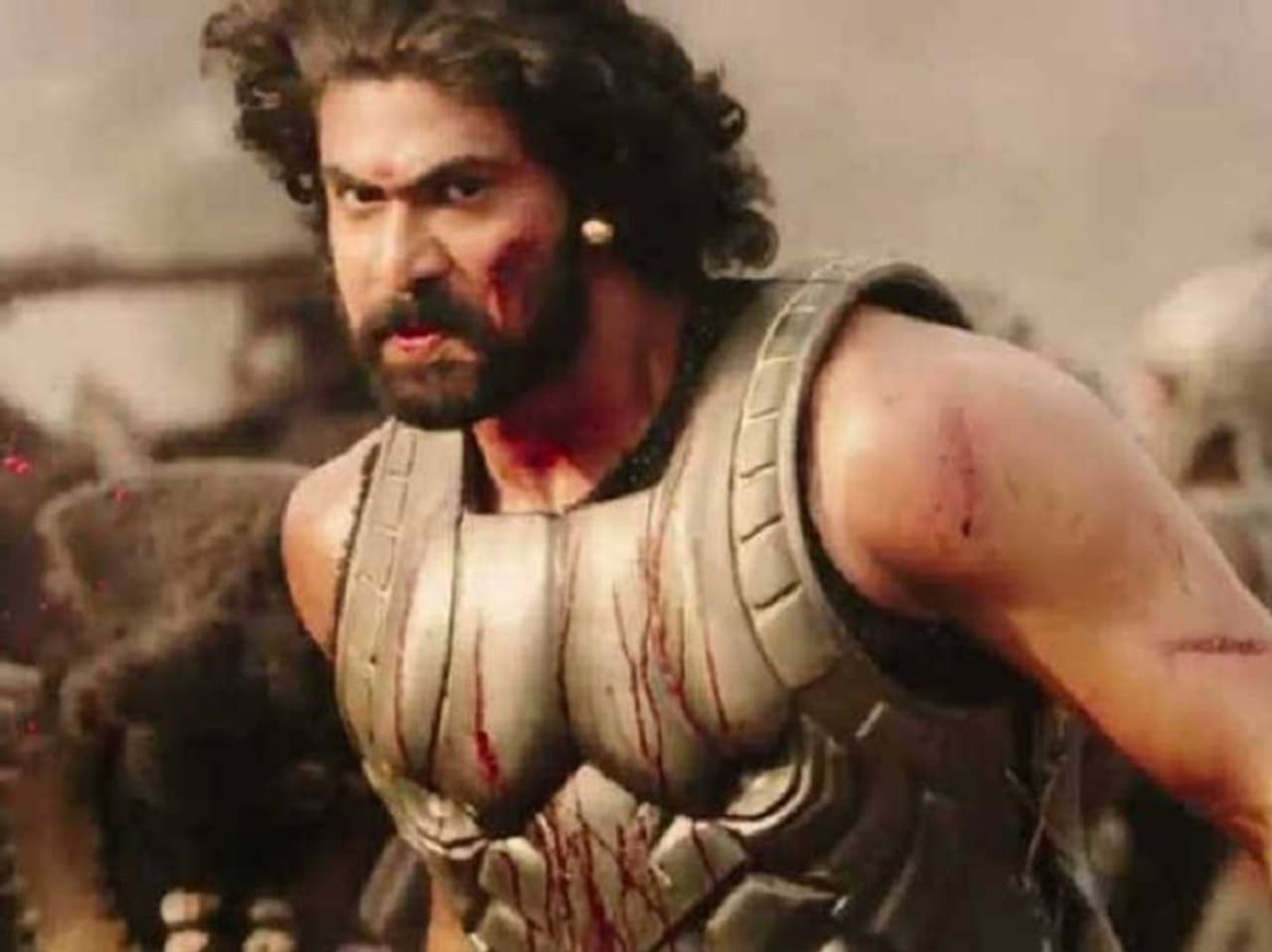 సన్నబడ్డ రానాతో కష్టమే.... టాలీవుడ్ హంక్ రానా దగ్గుపాటి గత కొద్ది రోజులుగా ఇండియాని వదిలి అమెరికాలో కిడ్ని కు సంభందించిన ట్రీట్మెంట్ తీసుకున్నారని వార్తలు వస్తున్న విషయం విదితమే. ఆ విషయం నిజమే అన్నట్లుగా రానా లుక్ చాలా సన్నగా ఉన్న ఫొటోలు బయిటకు వచ్చాయి. దాంతో హిరణ్యకశిప పాత్ర కు సరిపడ బాడీ కావాలంటే చాలా కష్టపడాలి. ఇప్పుడు రానా ఉన్న పరిస్దితుల్లో అది సాధ్యమయ్యే పనికాదు అని తెలుస్తోంది. దాంతో సురేష్ బాబు ఈ ప్రాజెక్టుని ప్రక్కన పెట్టినట్లు చెప్పుకుంటున్నారు. సన్నబడ్డ రానాతో కష్టమే.... టాలీవుడ్ హంక్ రానా దగ్గుపాటి గత కొద్ది రోజులుగా ఇండియాని వదిలి అమెరికాలో కిడ్ని కు సంభందించిన ట్రీట్మెంట్ తీసుకున్నారని వార్తలు వస్తున్న విషయం విదితమే. ఆ విషయం నిజమే అన్నట్లుగా రానా లుక్ చాలా సన్నగా ఉన్న ఫొటోలు బయిటకు వచ్చాయి. దాంతో హిరణ్యకశిప పాత్ర కు సరిపడ బాడీ కావాలంటే చాలా కష్టపడాలి. ఇప్పుడు రానా ఉన్న పరిస్దితుల్లో అది సాధ్యమయ్యే పనికాదు అని తెలుస్తోంది. దాంతో సురేష్ బాబు ఈ ప్రాజెక్టుని ప్రక్కన పెట్టినట్లు చెప్పుకుంటున్నారు.