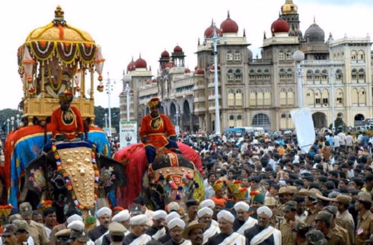 <p>Mysuru Dasara celebration this year will be low key due to the COVID 19 pandemic, Karnataka chief minister BS Yediyurappa said.</p> <p>Mysuru Dasara celebration this year will be low key due to the COVID 19 pandemic, Karnataka chief minister BS Yediyurappa said.</p>