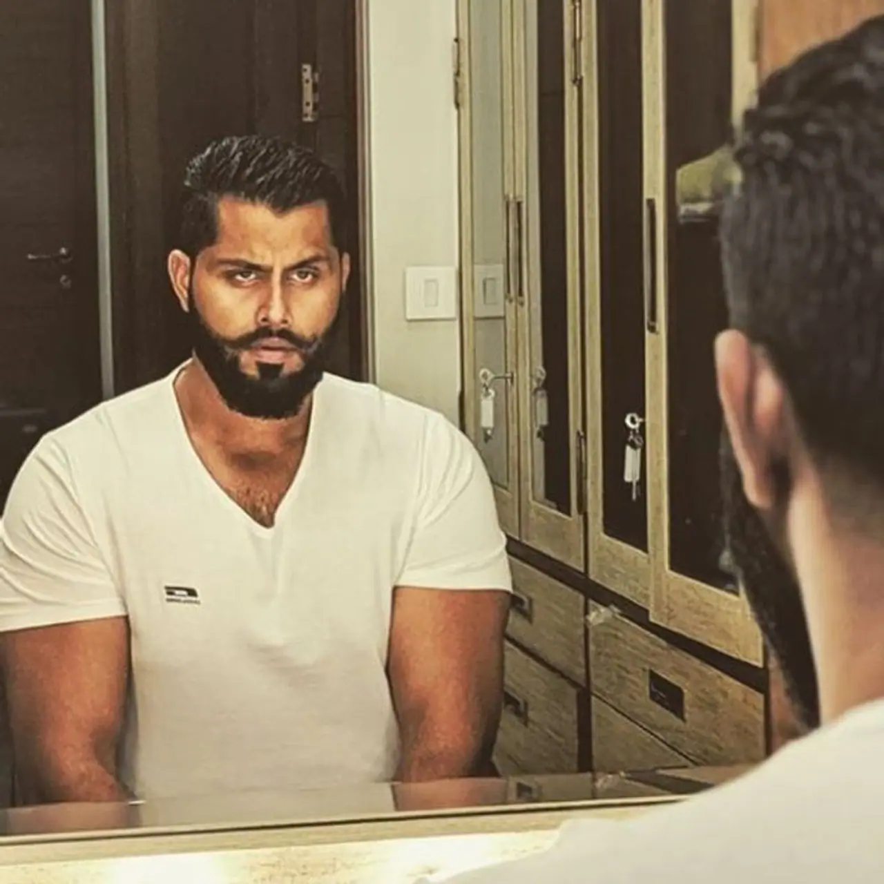 ಅಭಿಷೇಕ್‌ಗೆ ಸಿನಿಮಾ ಮಾಡುವುದು ಚಿಕ್ಕ ವಯಸ್ಸಿನ ಕನಸಾಗಿತ್ತು. ಆದರೆ ತಾಯಿ ಸುಮಲತಾ ಎಜುಕೇಷನ್ ಫಸ್ಟ್ ಎಂದಿದ್ದಕ್ಕೆ ವಿದ್ಯಾಬ್ಯಾಸ ಪೂರ್ತಿಗೊಂಡ ನಂತರ ಚಿತ್ರರಂಗಕ್ಕೆ ಪಾದಾರ್ಪಣೆ ಮಾಡಿದರು.