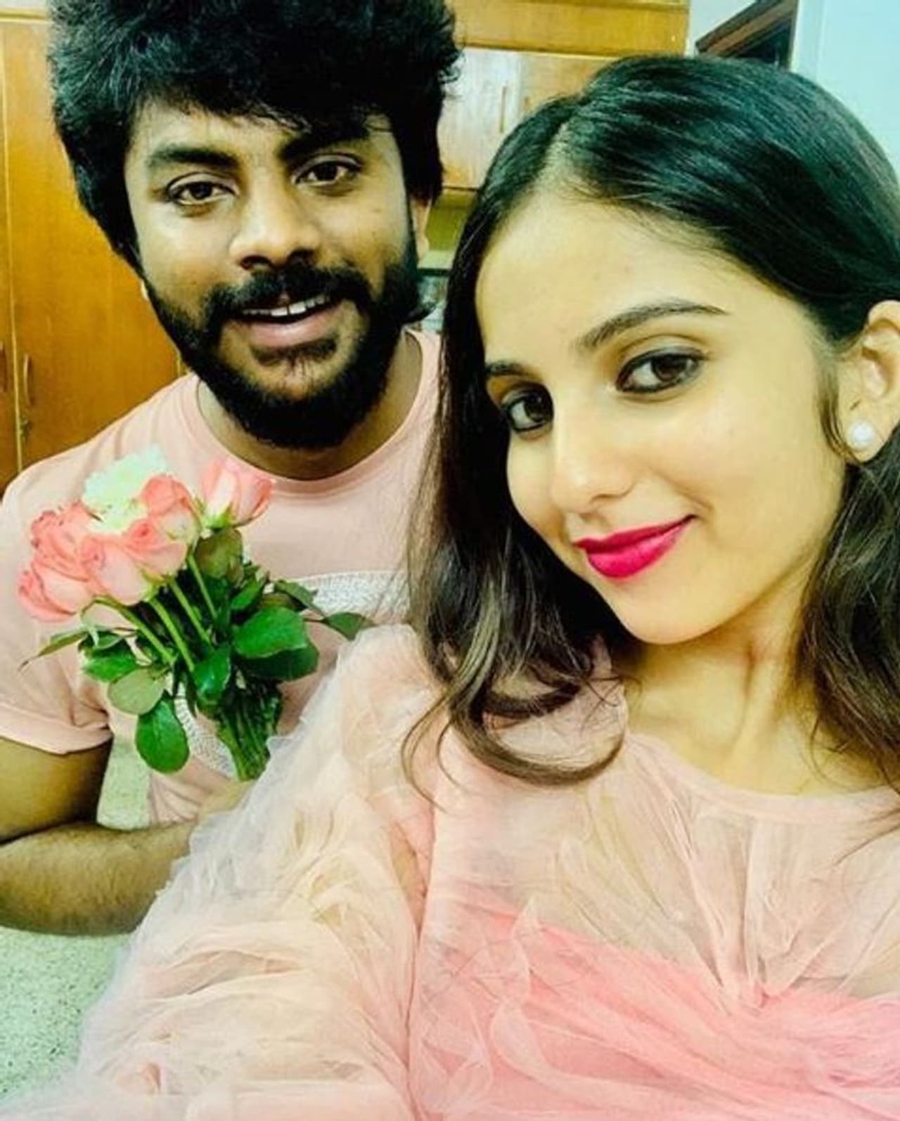 ಟಿಕ್ಟಾಕ್ ವಿಡಿಯೋ ಮೂಲಕ ಖ್ಯಾತರಾದ ನಿವೇದಿತಾ ಗೌಡ ಮೂಲತಃ ಮೈಸೂರಿನ ಹುಡುಗಿ. ಟಿಕ್ಟಾಕ್ ವಿಡಿಯೋ ಮೂಲಕ ಖ್ಯಾತರಾದ ನಿವೇದಿತಾ ಗೌಡ ಮೂಲತಃ ಮೈಸೂರಿನ ಹುಡುಗಿ.