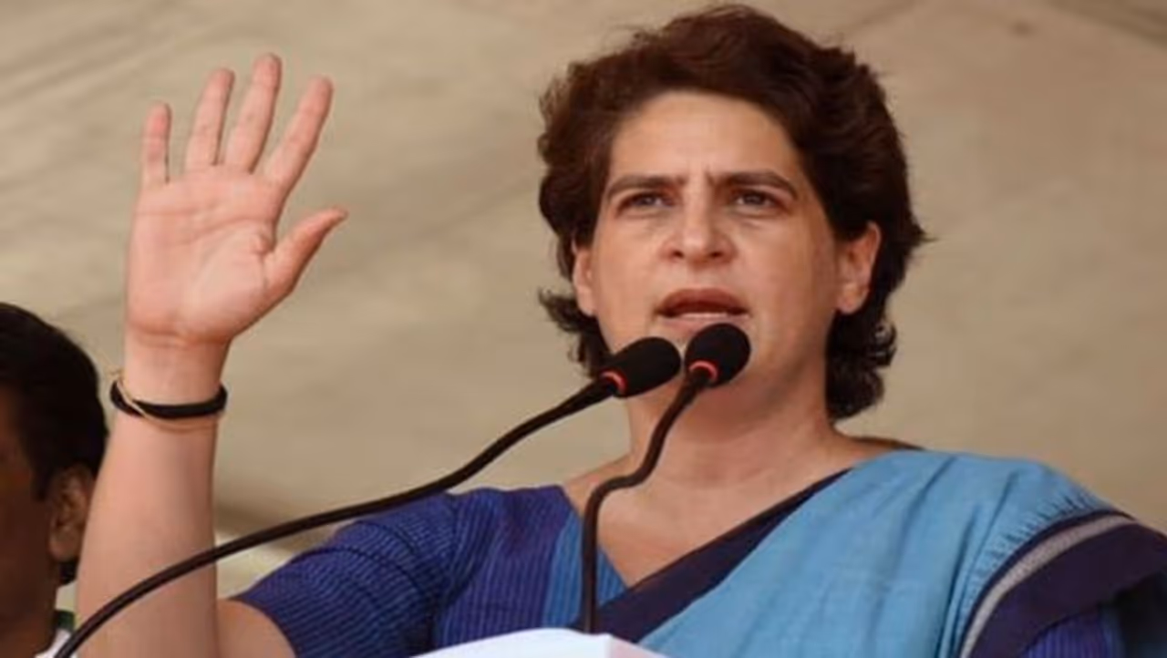 ಕಾಂಗ್ರೆಸ್ ಮುಖಂಡ ಸುರೇಂದ್ರ ಕುಮಾರ್ ಅವರು ಪ್ರಿಯಾಂಕಾ ಚೋಪ್ರಾ ಮತ್ತು ಗಾಂಧಿ ಹೆಸರನ್ನು ಸೇರಿಸಿ ಹೇಳಿರುವ ಘೋಷಣೆ ಸಾಮಾಜಿಕ ತಾಣದಲ್ಲಿ ವೈರಲ್ ಕಾಂಗ್ರೆಸ್ ಮುಖಂಡ ಸುರೇಂದ್ರ ಕುಮಾರ್ ಅವರು ಪ್ರಿಯಾಂಕಾ ಚೋಪ್ರಾ ಮತ್ತು ಗಾಂಧಿ ಹೆಸರನ್ನು ಸೇರಿಸಿ ಹೇಳಿರುವ ಘೋಷಣೆ ಸಾಮಾಜಿಕ ತಾಣದಲ್ಲಿ ವೈರಲ್