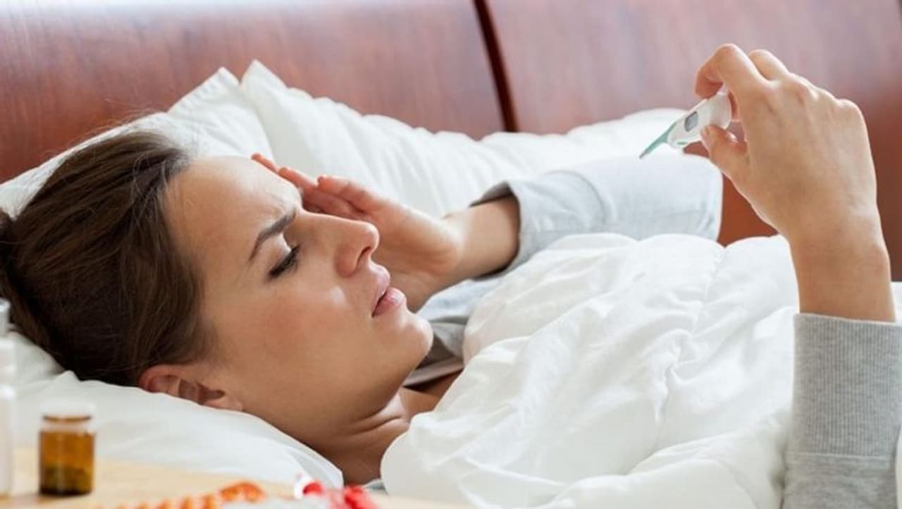 <p>ಮಳೆಗಾಲ ಎಂದರೆ ಒಂಥರಾ ಖುಷಿ, ಜೊತೆಗೆ ಅರೋಗ್ಯ ಸಮಸ್ಯೆಗಳು ಸಾಲು ಸಾಲಾಗಿ ಬರುವ ಭಯವೂ ಇರುತ್ತೆ. ಮಳೆಗಾಲದಲ್ಲಿ ಇಮ್ಯೂನ್ ಸಿಸ್ಟಮ್ ಸ್ಟ್ರಾಂಗ್ ಆಗಿರಲು ನೀವು ತಪ್ಪದೇ&nbsp;ಈ ಆಹಾರಗಳನ್ನು ಸೇವಿಸಬೇಕು.&nbsp;ಯಾವುದೆಲ್ಲಾ ಅನ್ನೋದರ ಬಗ್ಗೆ ಇಲ್ಲಿದೆ ಮಾಹಿತಿ...&nbsp;<br />&nbsp;</p>