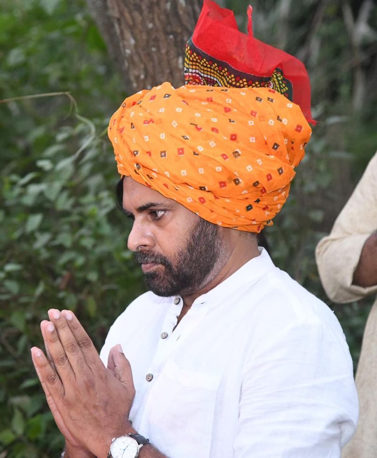 సాంప్రదాయ తలపాగాలో పవన్ కల్యాణ్ సాంప్రదాయ తలపాగాలో పవన్ కల్యాణ్