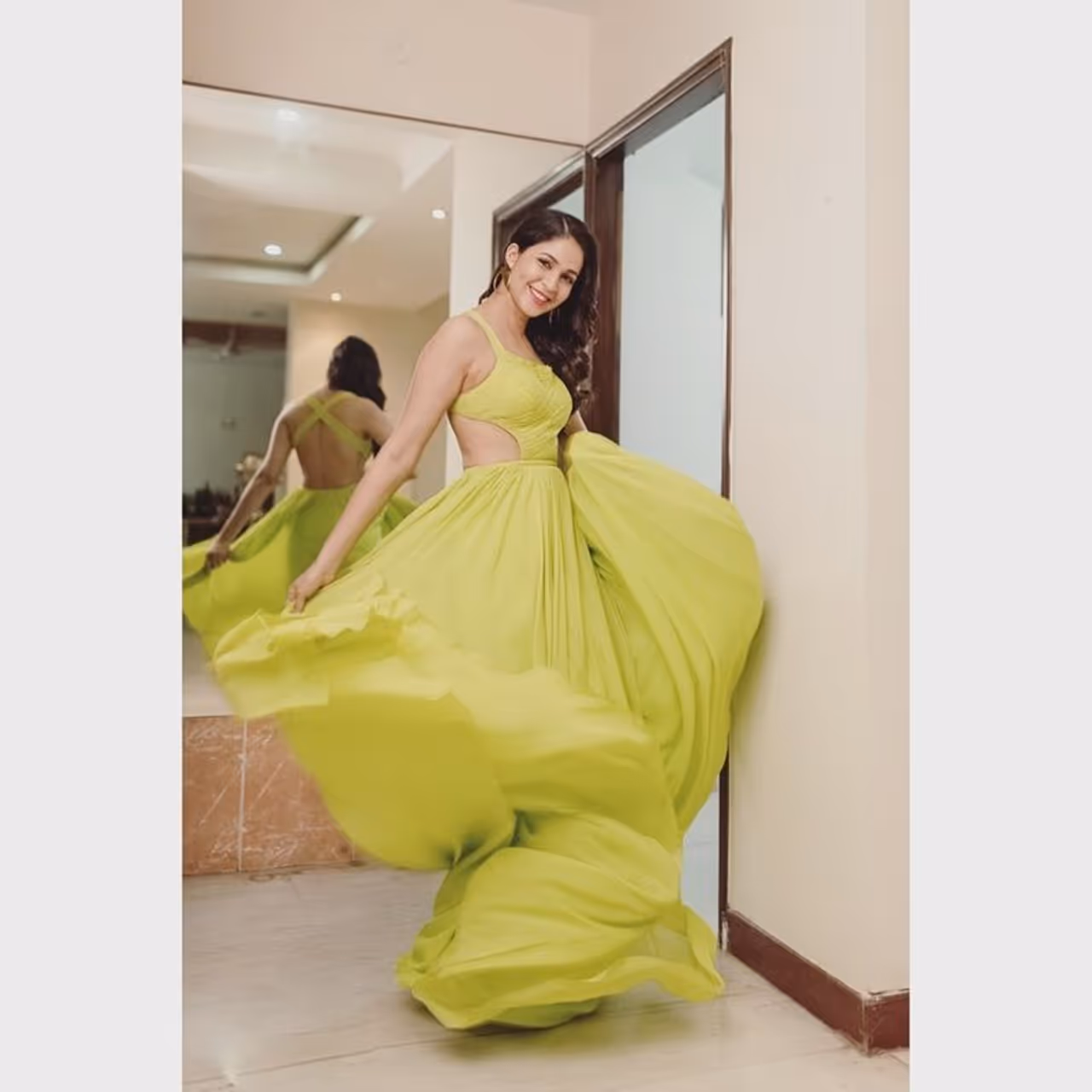 గ్లామర్ డోస్ పెంచిన అందాల రాక్షసి (లావణ్య త్రిపాఠి) గ్లామర్ డోస్ పెంచిన అందాల రాక్షసి (లావణ్య త్రిపాఠి)