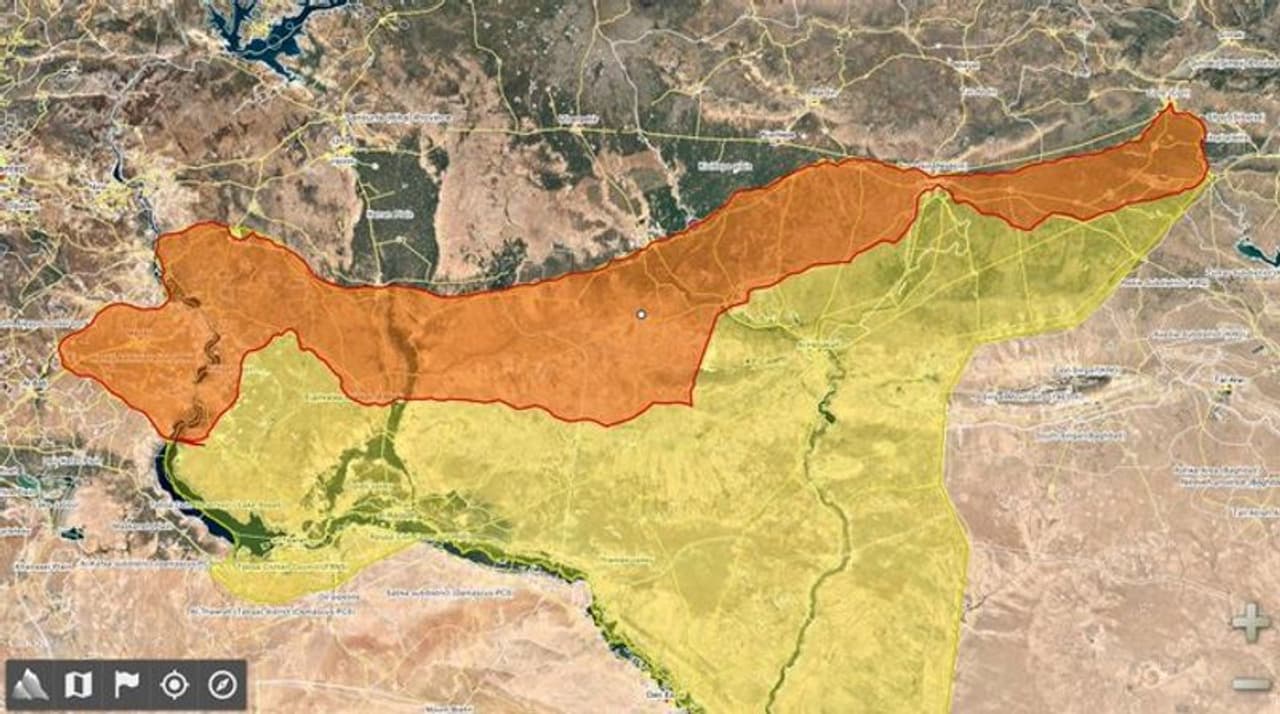 സിറിയയില് നിന്നുള്ള നിലവിളികള് ഇപ്പോഴും തുടരുകയാണ്. 2011 ല് രാജ്യത്തെ ന്യൂനപക്ഷ സമുദായമായ അലവി വിഭാഗത്തില് നിന്നുള്ള പ്രസിഡന്റ് ബാഷര് അല് അസദിന്റെ സര്ക്കാറിനെതിരെ രാജ്യത്തെ ഭൂരിപക്ഷവും സുന്നികളുമായ വിമതര് ആദ്യ എതിര്സ്വരം ഉയര്ത്തുന്നത്. സിറിയയില് നിന്നുള്ള നിലവിളികള് ഇപ്പോഴും തുടരുകയാണ്. 2011 ല് രാജ്യത്തെ ന്യൂനപക്ഷ സമുദായമായ അലവി വിഭാഗത്തില് നിന്നുള്ള പ്രസിഡന്റ് ബാഷര് അല് അസദിന്റെ സര്ക്കാറിനെതിരെ രാജ്യത്തെ ഭൂരിപക്ഷവും സുന്നികളുമായ വിമതര് ആദ്യ എതിര്സ്വരം ഉയര്ത്തുന്നത്.