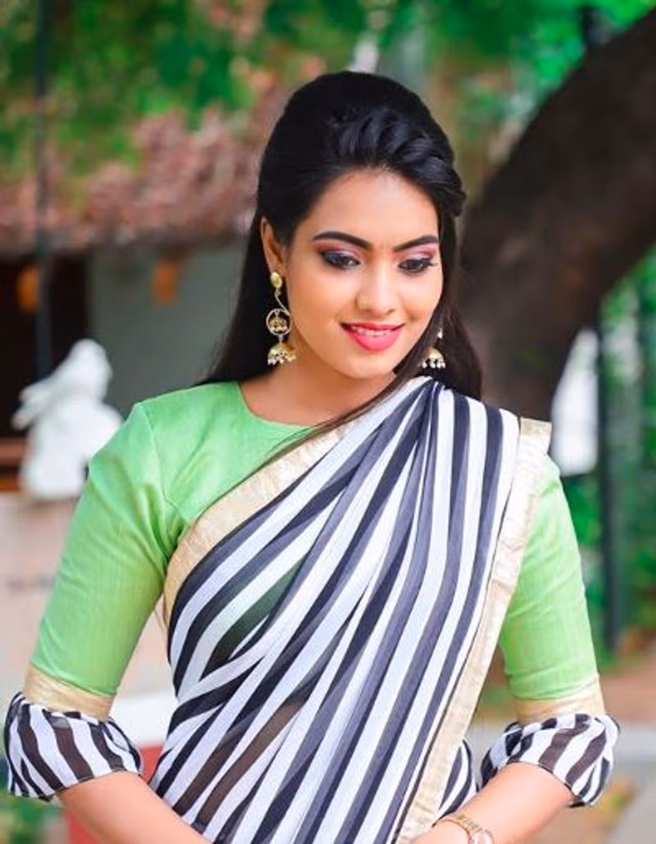 பச்சை நிற சேலையில் பவித்ரா பச்சை நிற சேலையில் பவித்ரா