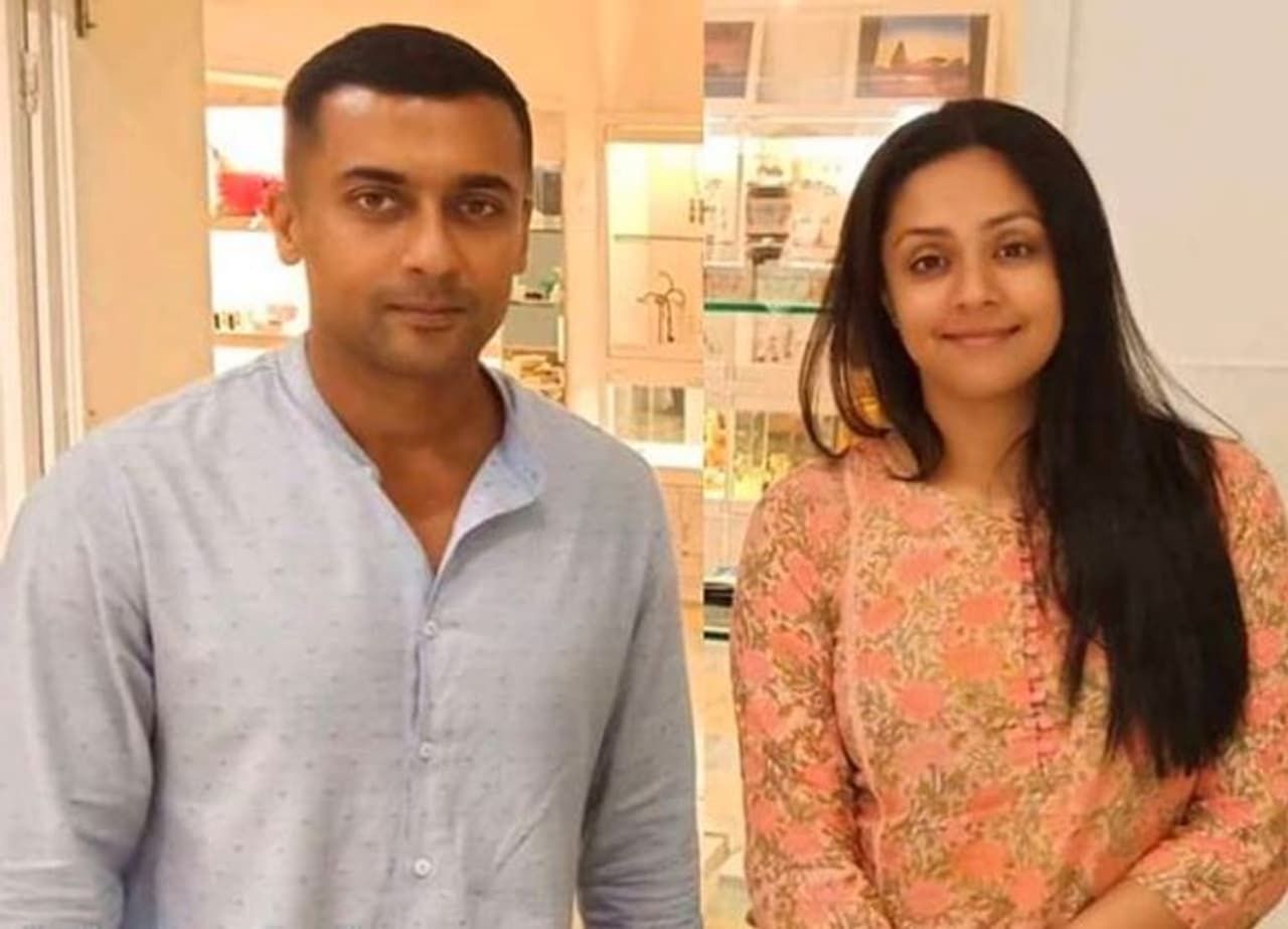 <p>சூர்யா ஜோதிகா ஒன்றாக இணைந்து நடித்த முதல் திரைப்படம் பூவெல்லாம் கேட்டுப்பார். வசந்த் இயக்கத்தில் பஞ்சு அருணாசலம் தயாரிப்பில் 1999ம் ஆண்டு வெளியான இந்த திரைப்படத்தில் இளம் காதல் ஜோடியாக நடித்த சூர்யா ஜோதிகாவின் நடிப்பு ரசிகர்களை வெகுவாக கவர்ந்தது. </p> <p>சூர்யா ஜோதிகா ஒன்றாக இணைந்து நடித்த முதல் திரைப்படம் பூவெல்லாம் கேட்டுப்பார். வசந்த் இயக்கத்தில் பஞ்சு அருணாசலம் தயாரிப்பில் 1999ம் ஆண்டு வெளியான இந்த திரைப்படத்தில் இளம் காதல் ஜோடியாக நடித்த சூர்யா ஜோதிகாவின் நடிப்பு ரசிகர்களை வெகுவாக கவர்ந்தது. </p>