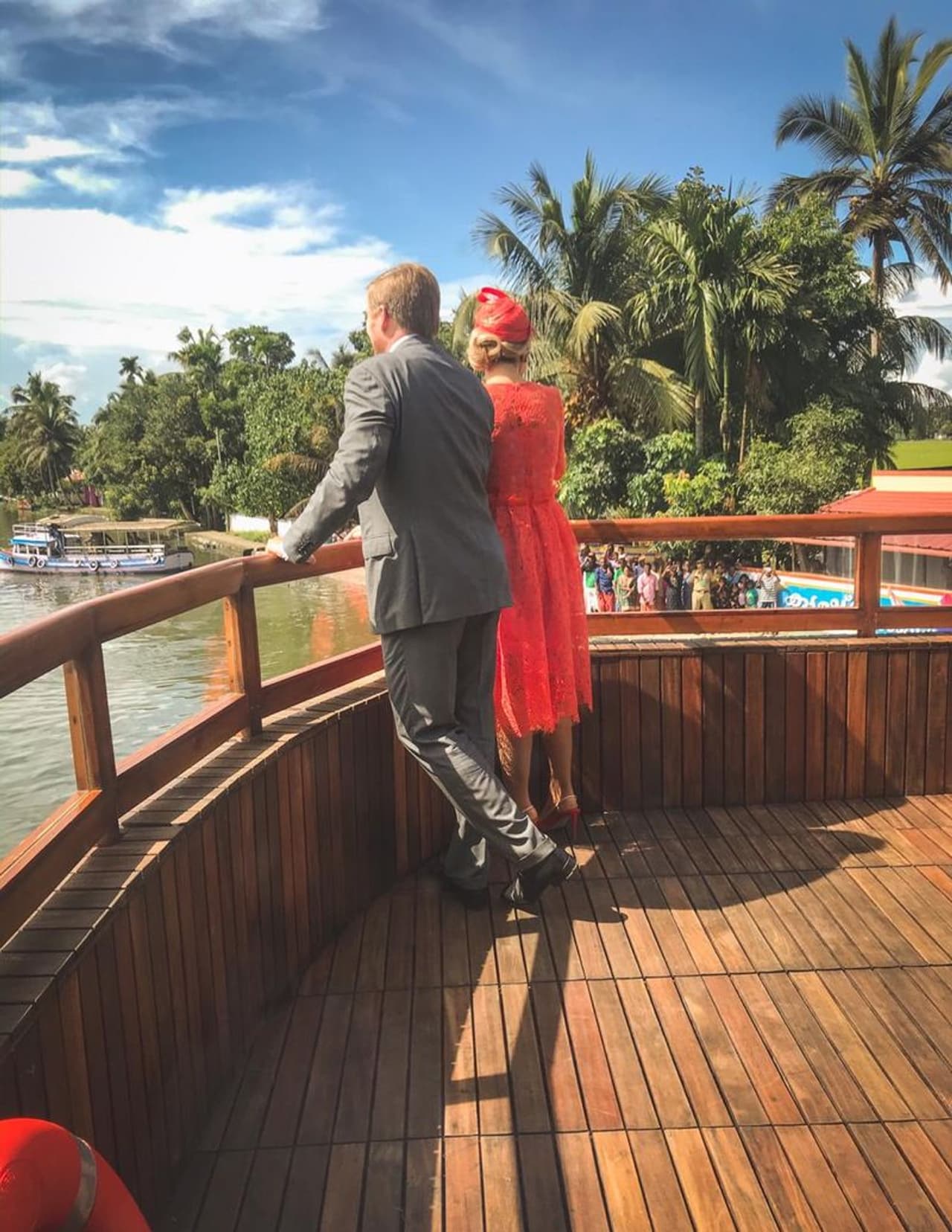 ഗംഭീര സ്വീകരണമാണ് ഡച്ച് രാജാവിനും പത്നിക്കും കൊച്ചി നൽകിയത്. മട്ടാഞ്ചേരി കേന്ദ്രീകരിച്ചായിരുന്നു പര്യടനം ഏറെയും. അതിന് ശേഷം സന്ദര്ശക സംഘം കെട്ടുവള്ളത്തില് കായല് കാഴ്ചകള് കണ്ടു. ഗംഭീര സ്വീകരണമാണ് ഡച്ച് രാജാവിനും പത്നിക്കും കൊച്ചി നൽകിയത്. മട്ടാഞ്ചേരി കേന്ദ്രീകരിച്ചായിരുന്നു പര്യടനം ഏറെയും. അതിന് ശേഷം സന്ദര്ശക സംഘം കെട്ടുവള്ളത്തില് കായല് കാഴ്ചകള് കണ്ടു.