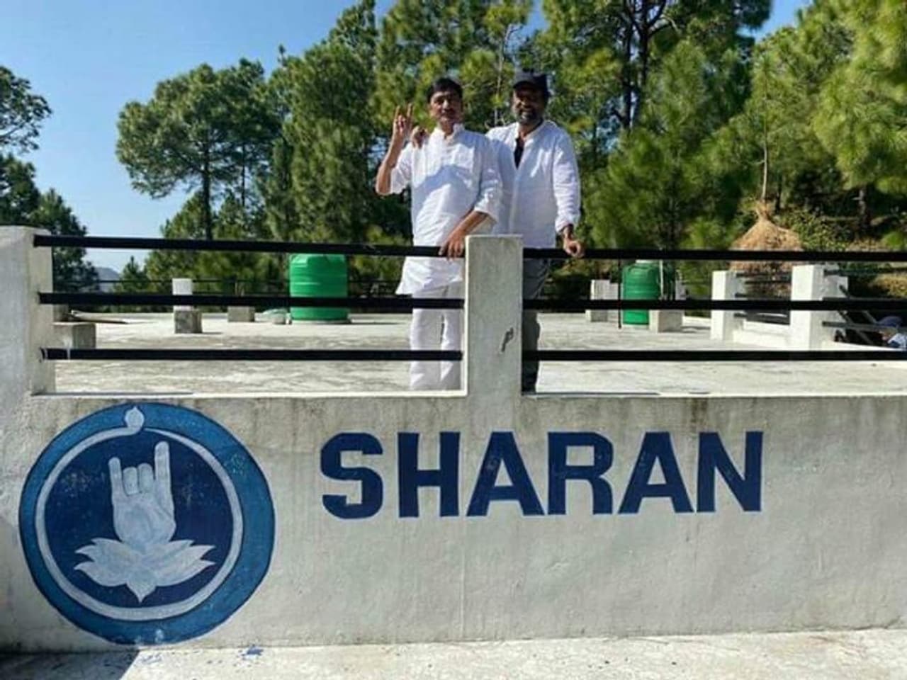 நண்பருடன் ரஜினிகாந்த் நண்பருடன் ரஜினிகாந்த்