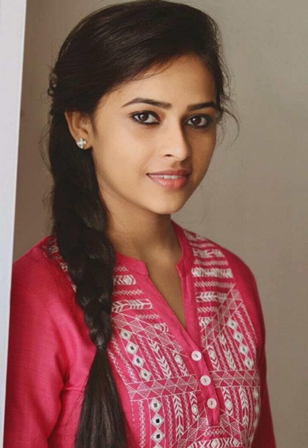 கண்ணால் மயக்கும் ஸ்ரீதிவ்யா கண்ணால் மயக்கும் ஸ்ரீதிவ்யா