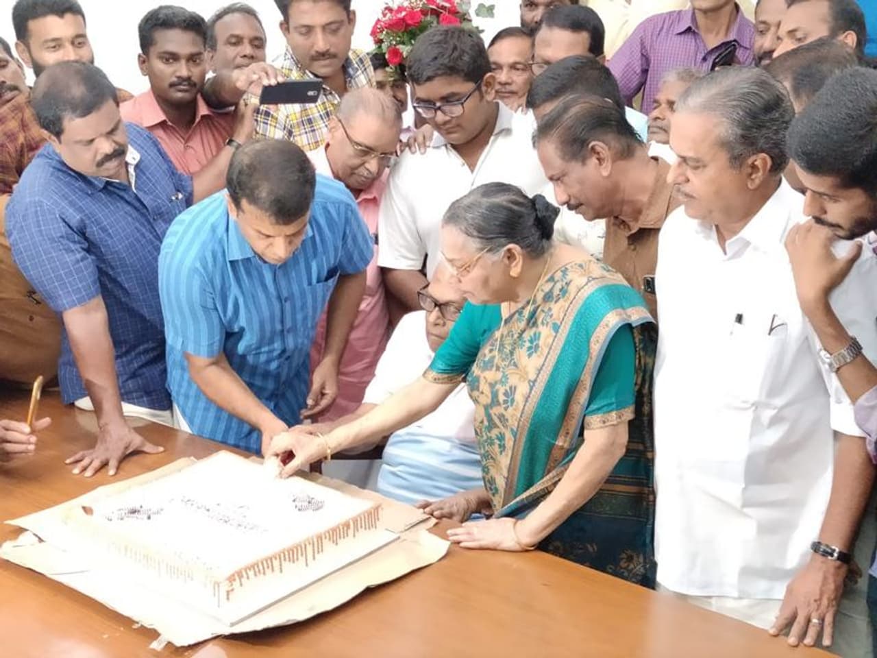 1923 ഒക്ടോബര്‍ 20നാണ് വേലിക്കകത്ത് ശങ്കരന്‍റെയും അക്കമ്മയുടെയും മകനായി വിഎസിന്‍റെ ജനനം.