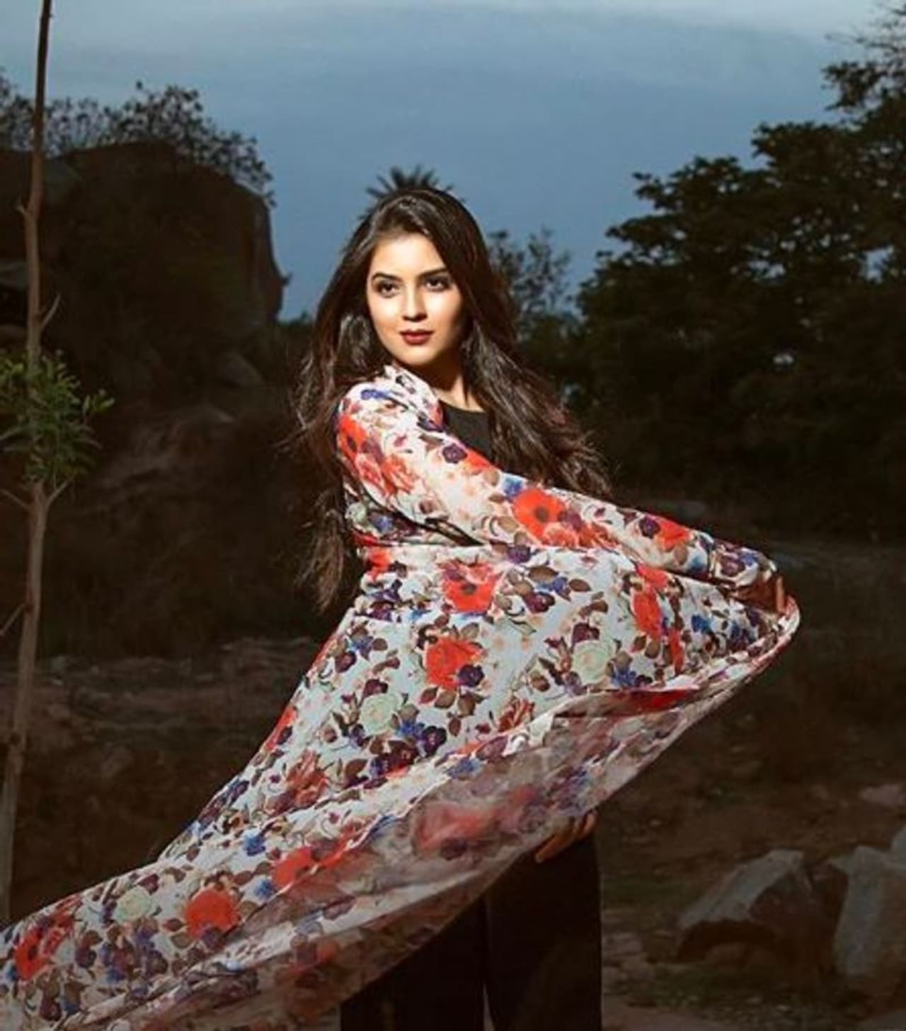 அழகிய உடையில் அம்ரிதா அழகிய உடையில் அம்ரிதா