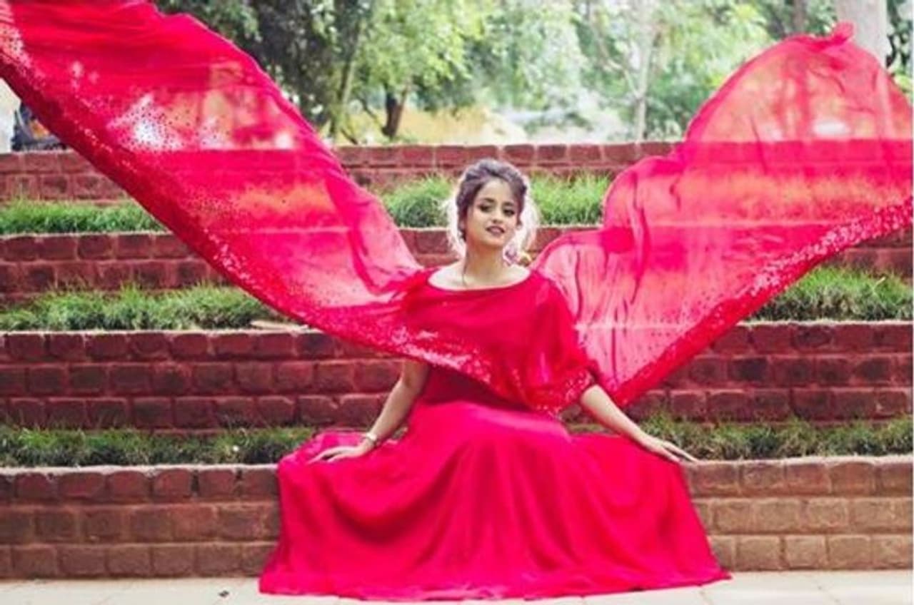 ಚೈತ್ರಾ ಇಂಜಿನಿಯರಿಂಗ್ ಪದವೀಧರೆ. ದಯಾನಂದ್ ಸಾಗರ್ ಕಾಲೇಜಿನಲ್ಲಿ ಎಂಜಿನೀಯರಿಂಗ್ ಮಾಡಿದ್ದಾರೆ.