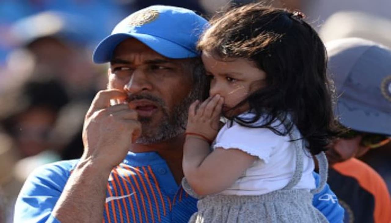 ಕ್ರಿಕೆಟ್ನಿಂದ ದೂರ ಉಳಿದು, ಪುತ್ರಿ ಝಿವಾ ಝೋನಿಗೆ ಹೆಚ್ಚಿನ ಸಮಯ ಮೀಸಲಿಟ್ಟ ಧೋನಿ ಕ್ರಿಕೆಟ್ನಿಂದ ದೂರ ಉಳಿದು, ಪುತ್ರಿ ಝಿವಾ ಝೋನಿಗೆ ಹೆಚ್ಚಿನ ಸಮಯ ಮೀಸಲಿಟ್ಟ ಧೋನಿ