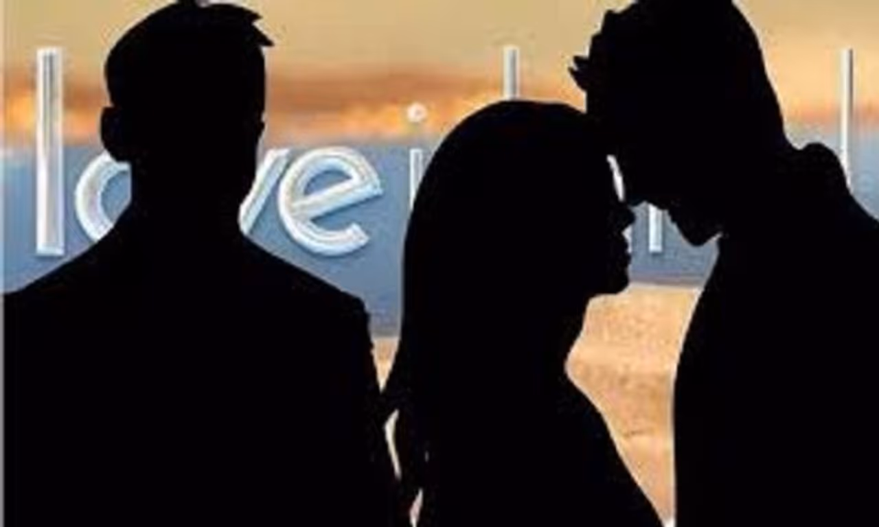 ఒకప్పుడు శృంగారం గురించి మాట్లాడాటానికే చాలా మంది ఇబ్బందిపడేవారు. కేవలం దానిని నాలుగు గోడల మధ్యకే పరిమితం చేసేవారు. కానీ ఇప్పుడు కాలం మారింది. దాని గురించి తెలుసుకోవడానికి కూడా యువత చాలా ఎక్కువ ఆసక్తి చూపిస్తున్నారు. ఒకప్పుడు శృంగారం గురించి మాట్లాడాటానికే చాలా మంది ఇబ్బందిపడేవారు. కేవలం దానిని నాలుగు గోడల మధ్యకే పరిమితం చేసేవారు. కానీ ఇప్పుడు కాలం మారింది. దాని గురించి తెలుసుకోవడానికి కూడా యువత చాలా ఎక్కువ ఆసక్తి చూపిస్తున్నారు.