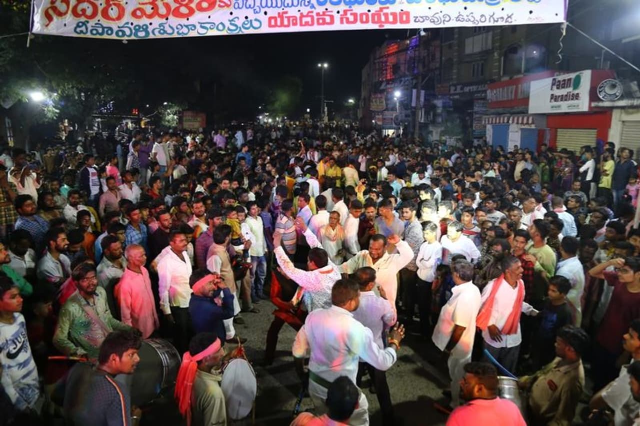 సదర్ ఉత్సవాల్లో యాదవుల సందడి సదర్ ఉత్సవాల్లో యాదవుల సందడి