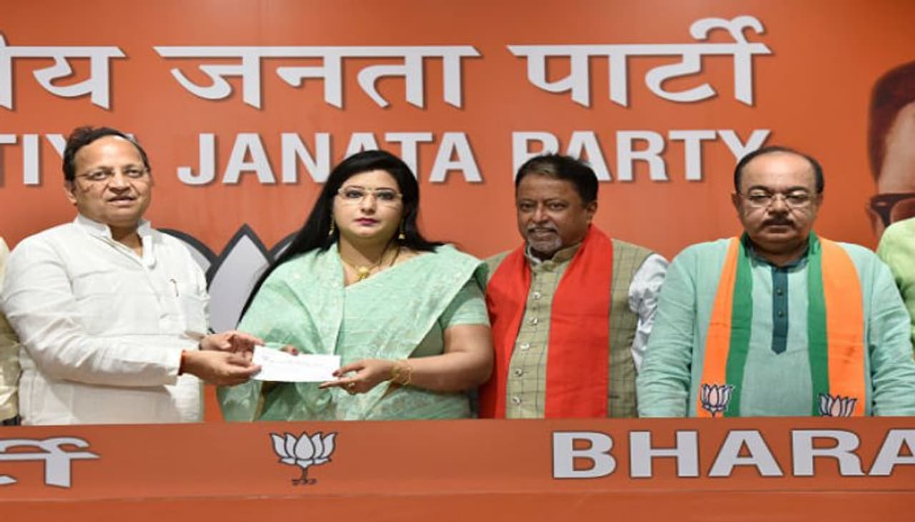<p>Sovan Chatterjee and his associate Baishakhi Banerjee have quit the BJP after both were denied tickets. Sovan Chatterjee was expecting to be fielded from Behala East, which he had won in 2011 and 2016 as a TMC MLA.<br /> </p> <p>Sovan Chatterjee and his associate Baishakhi Banerjee have quit the BJP after both were denied tickets. Sovan Chatterjee was expecting to be fielded from Behala East, which he had won in 2011 and 2016 as a TMC MLA.<br /> </p>