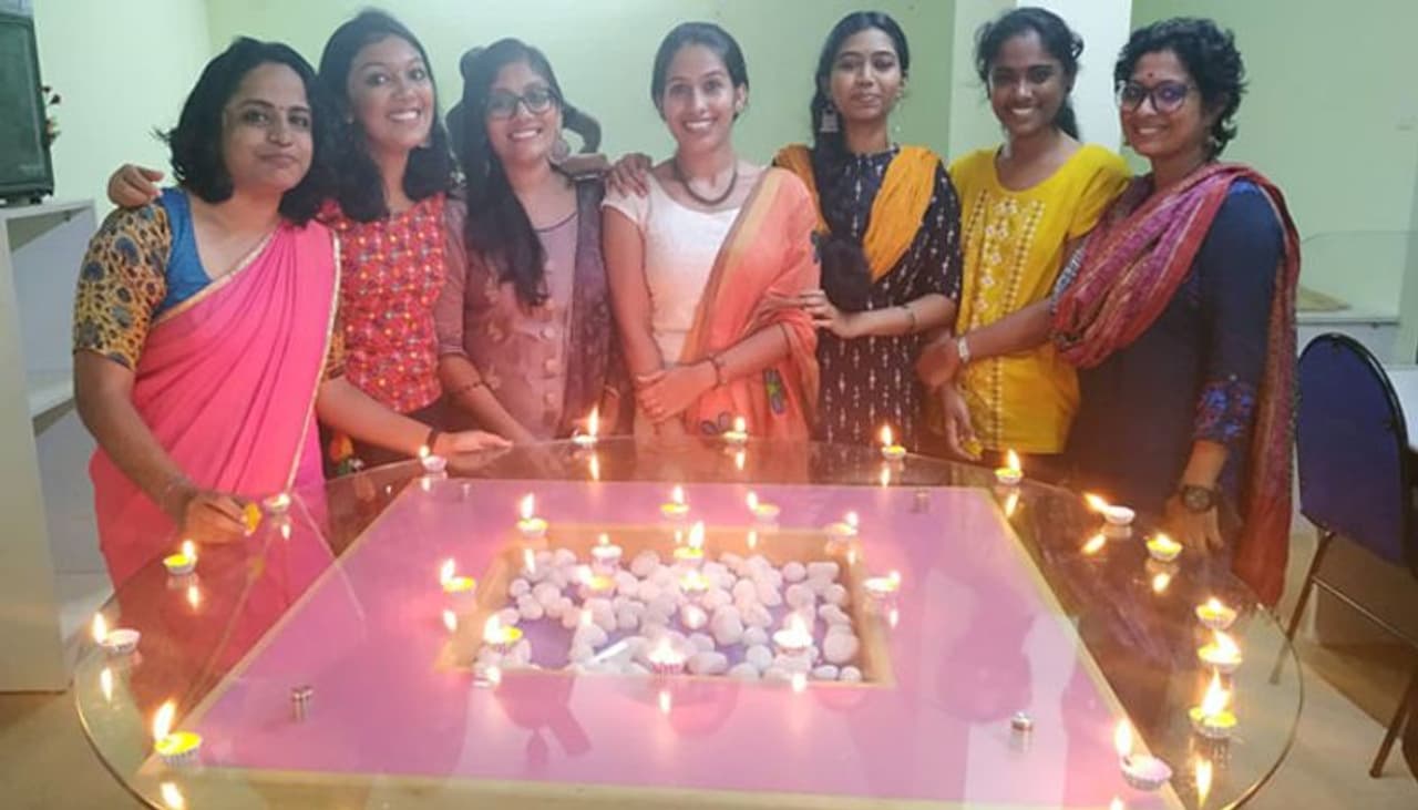 പുത്തന് പ്രതീക്ഷകളും ജയവും സന്തോഷവും വ്യാപിപ്പിക്കാനും ജീവിതം ആഘോഷമാക്കാനുമാണ് ഇന്ത്യയിലെ ഏറ്റവും മനോഹരമായ ആഘോഷങ്ങളില് ഒന്നായ ദീപാവലി ആഘോഷിക്കുന്നത്. പുത്തന് പ്രതീക്ഷകളും ജയവും സന്തോഷവും വ്യാപിപ്പിക്കാനും ജീവിതം ആഘോഷമാക്കാനുമാണ് ഇന്ത്യയിലെ ഏറ്റവും മനോഹരമായ ആഘോഷങ്ങളില് ഒന്നായ ദീപാവലി ആഘോഷിക്കുന്നത്.