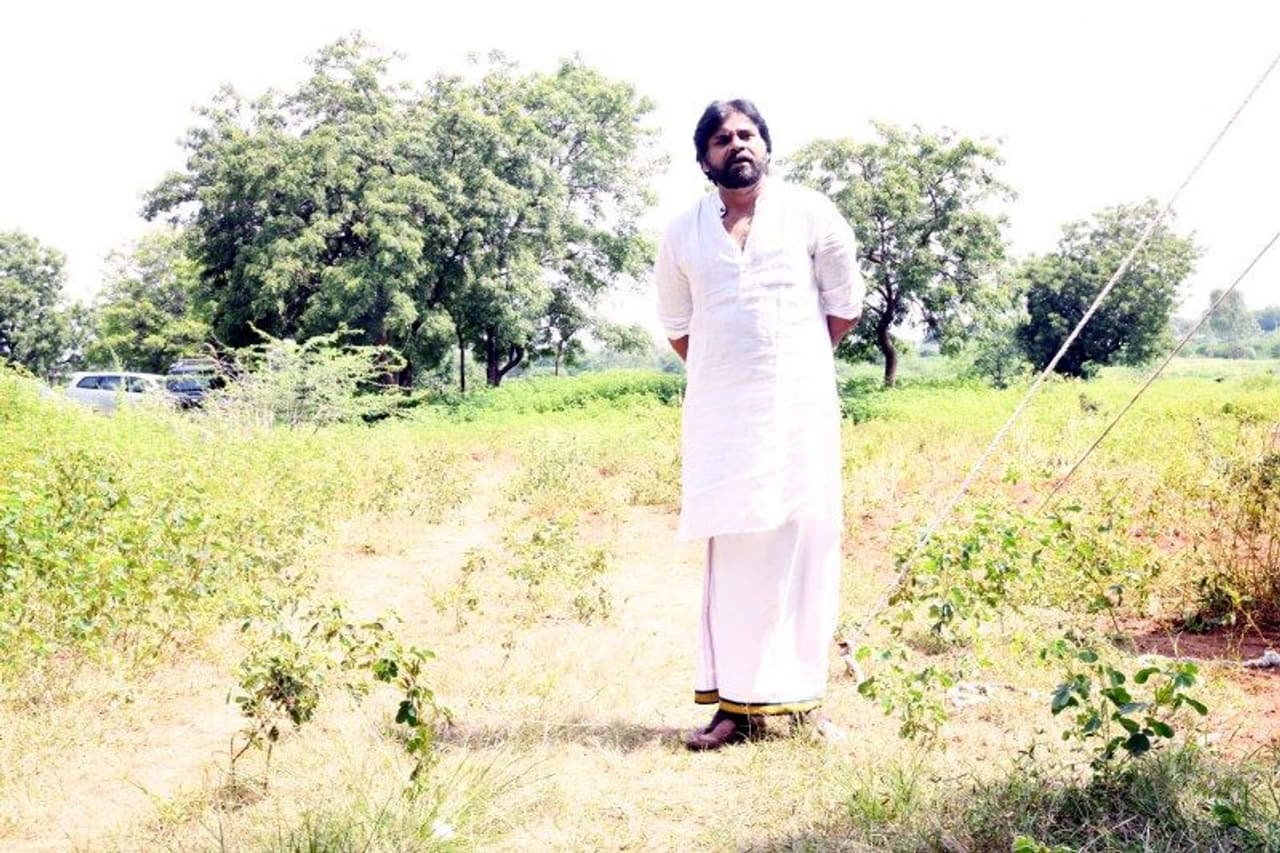 వనరక్షణ కార్యక్రమంలో భాగంగా తన వ్యవసాయక్షేత్రంలో పవన్ కళ్యాణ్ వనరక్షణ కార్యక్రమంలో భాగంగా తన వ్యవసాయక్షేత్రంలో పవన్ కళ్యాణ్