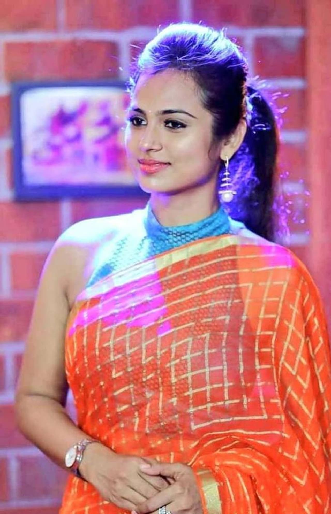 கம்பீர காட்சியில் ரம்யா பாண்டியன்..! கம்பீர காட்சியில் ரம்யா பாண்டியன்..!