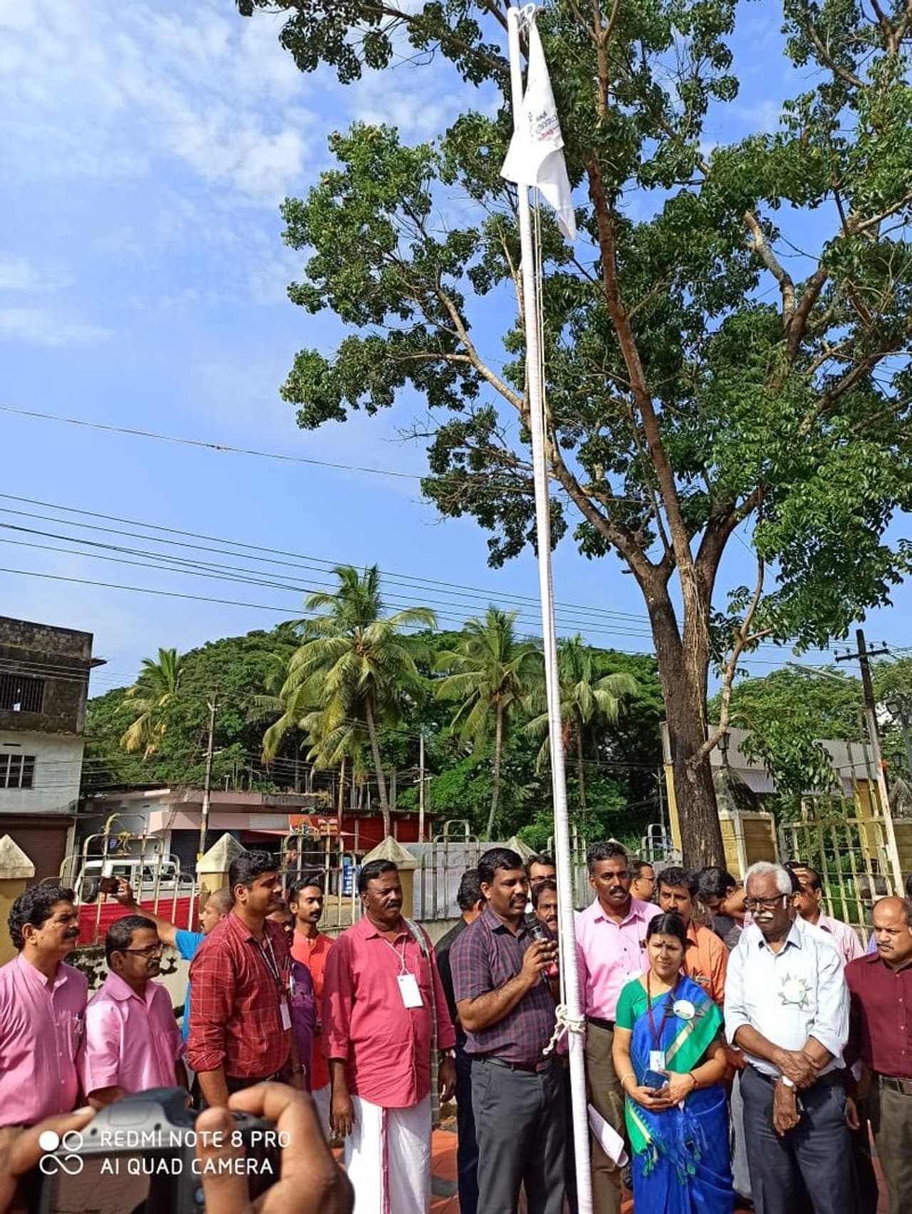 കുന്നംകുളത്ത് നടക്കുന്ന സംസ്ഥാന ശാസ്ത്രമേളയ്ക്ക് . പൊതു വിദ്യാഭ്യാസ ഡയറക്ടർ ജീവന് ബാബു ഐഎഎസ് പതാക ഉയര്ത്തുന്നു. കുന്നംകുളത്ത് നടക്കുന്ന സംസ്ഥാന ശാസ്ത്രമേളയ്ക്ക് . പൊതു വിദ്യാഭ്യാസ ഡയറക്ടർ ജീവന് ബാബു ഐഎഎസ് പതാക ഉയര്ത്തുന്നു.