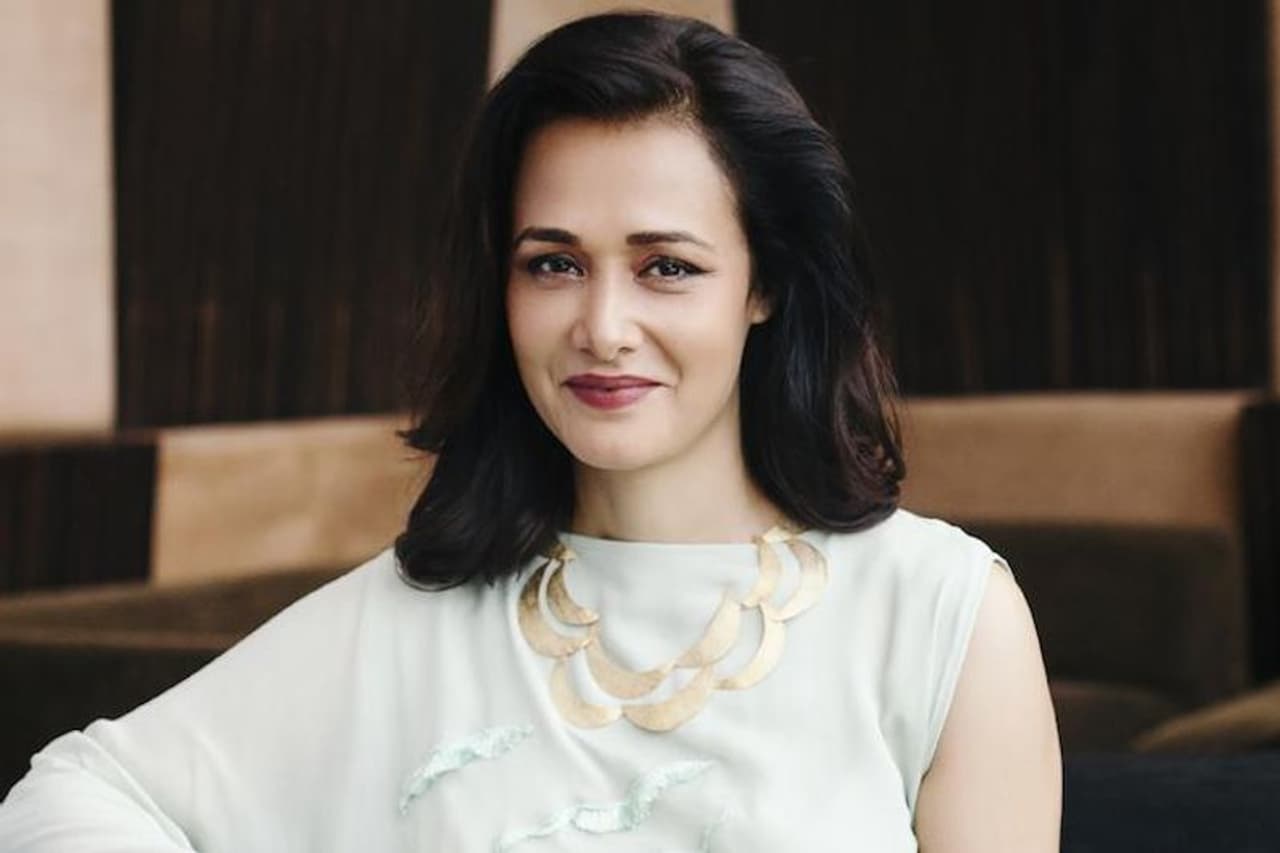 <p>இந்த படத்தின் சூப்பர் ஹிட் வெற்றிக்கு பிறகு அடுத்தடுத்த படங்களின் நடிக்க துவங்கினார்.</p> <p>இந்த படத்தின் சூப்பர் ஹிட் வெற்றிக்கு பிறகு அடுத்தடுத்த படங்களின் நடிக்க துவங்கினார்.</p>